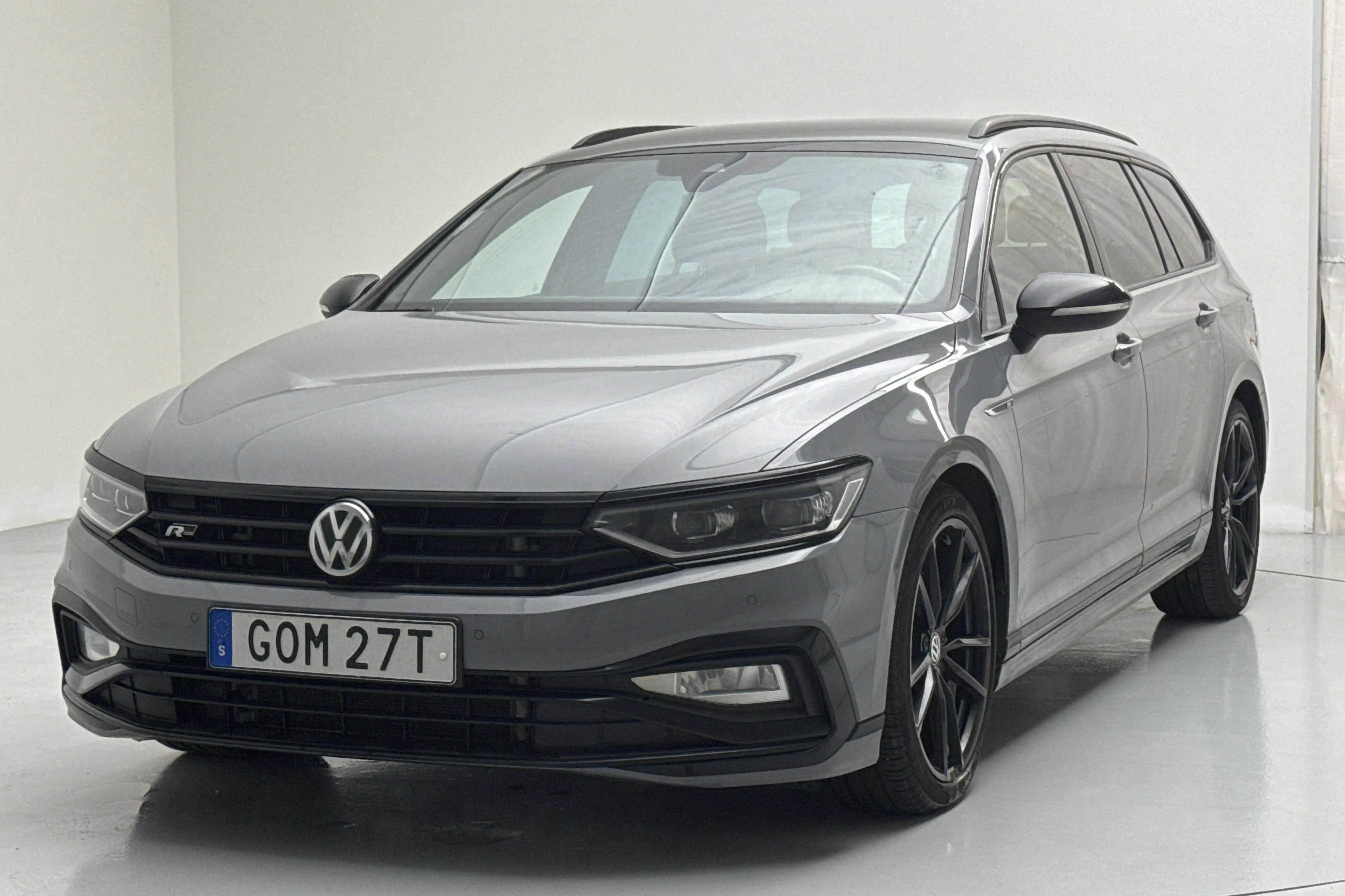 Presentation photo 1 of 16: VW Passat 2.0 TDI BiTurbo Sportscombi 4MOTION (240hk) - 180 990 km - Automatic - gray - 2020