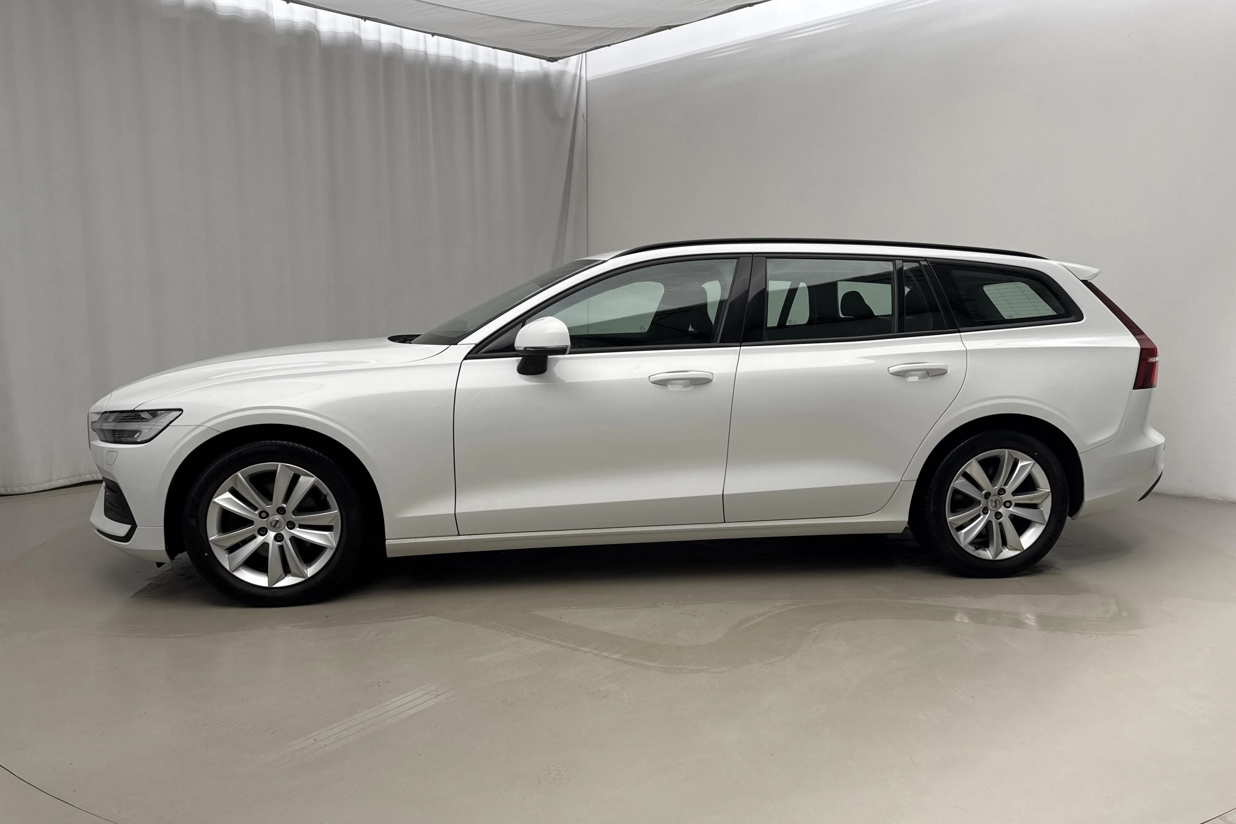 Presentation photo 2 of 18: Volvo V60 D3 (150hk) - 90 140 km - Automatic - white - 2020