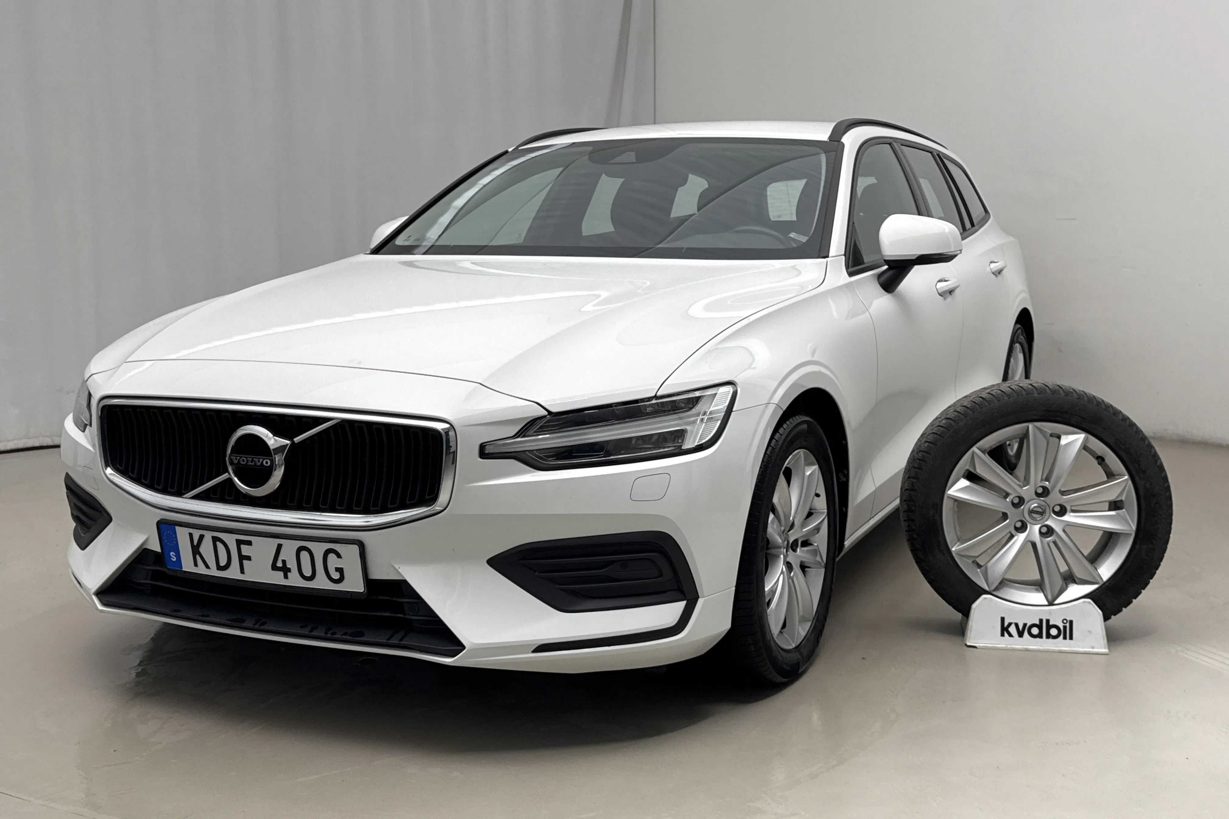 Presentation photo 1 of 18: Volvo V60 D3 (150hk) - 90 140 km - Automatic - white - 2020