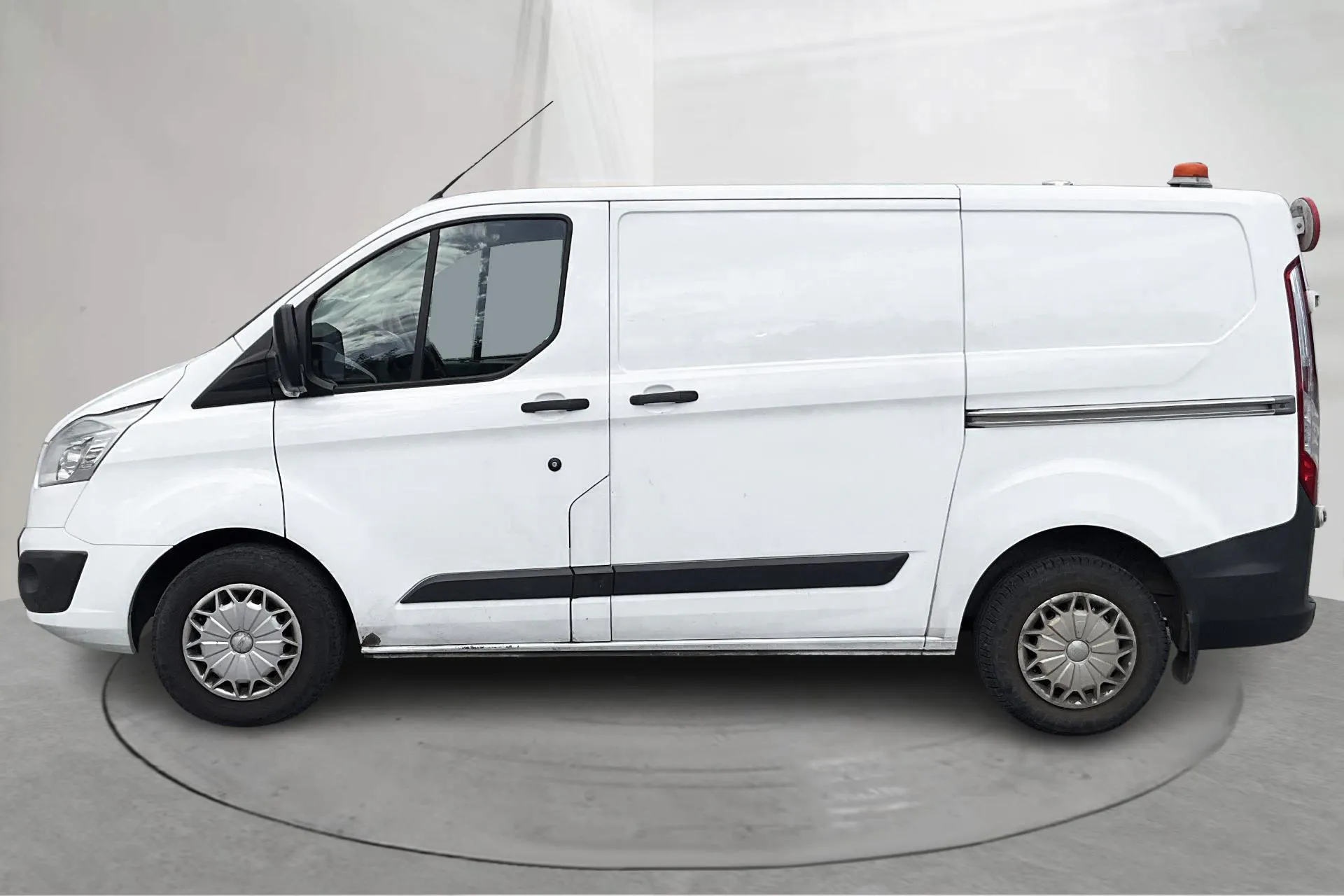 Presentationsfoto 2 av 16: Ford Transit Custom 300 (125hk) - 23 513 mil - Manuell - vit - 2015