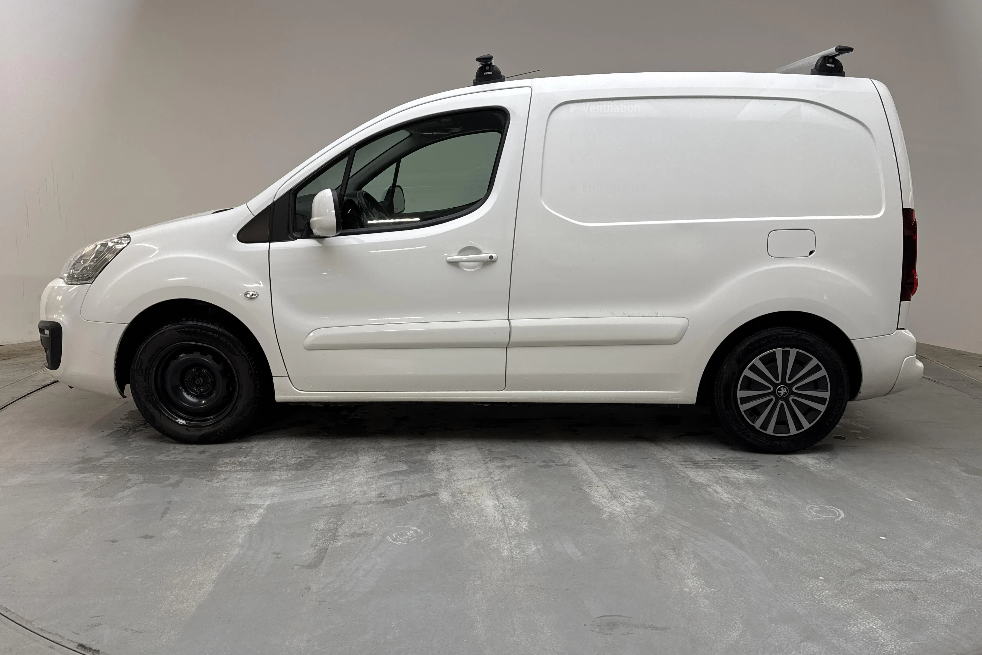 Presentation photo 2 of 10: Peugeot Partner 1.6 HDI Skåp (75hk) - 155 150 km - Manual - white - 2017