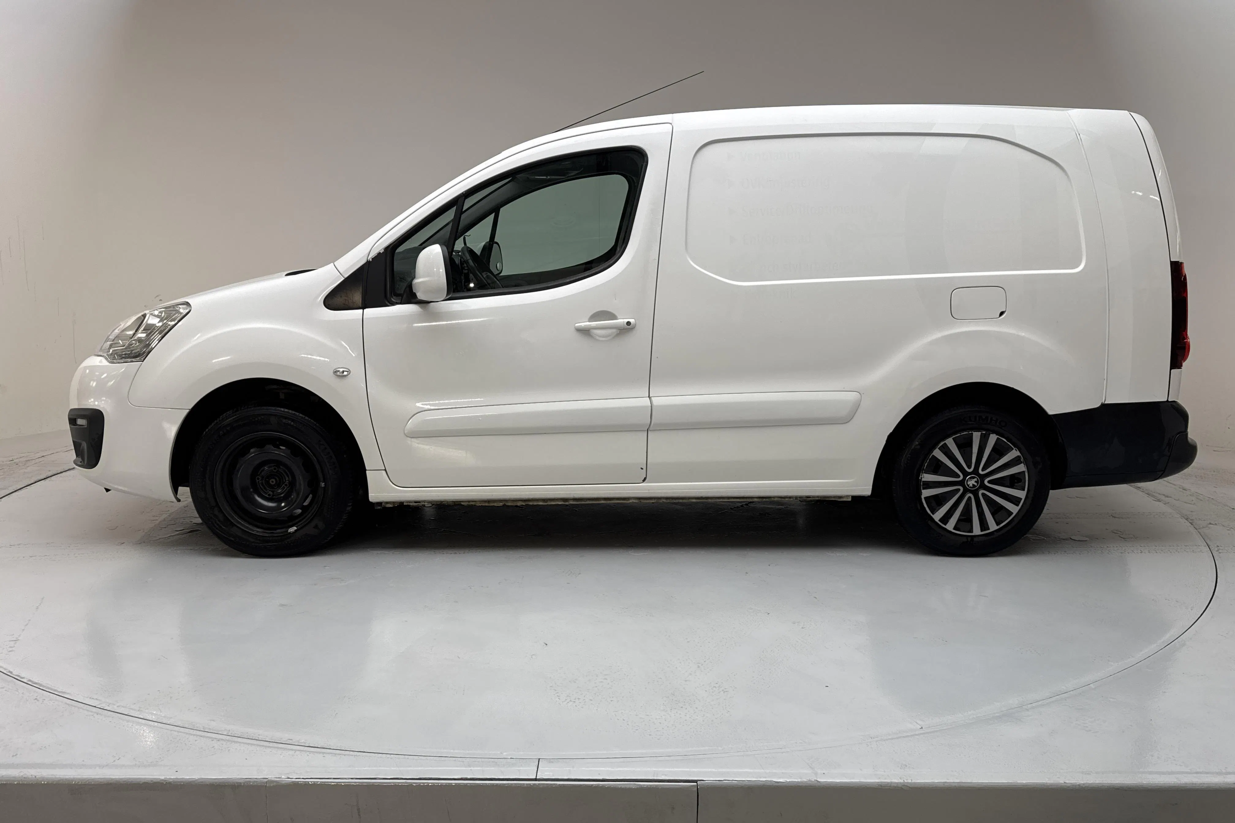 Presentationsfoto 2 av 11: Peugeot Partner 1.6 BlueHDI Skåp (100hk) - 17 596 mil - Manuell - vit - 2015