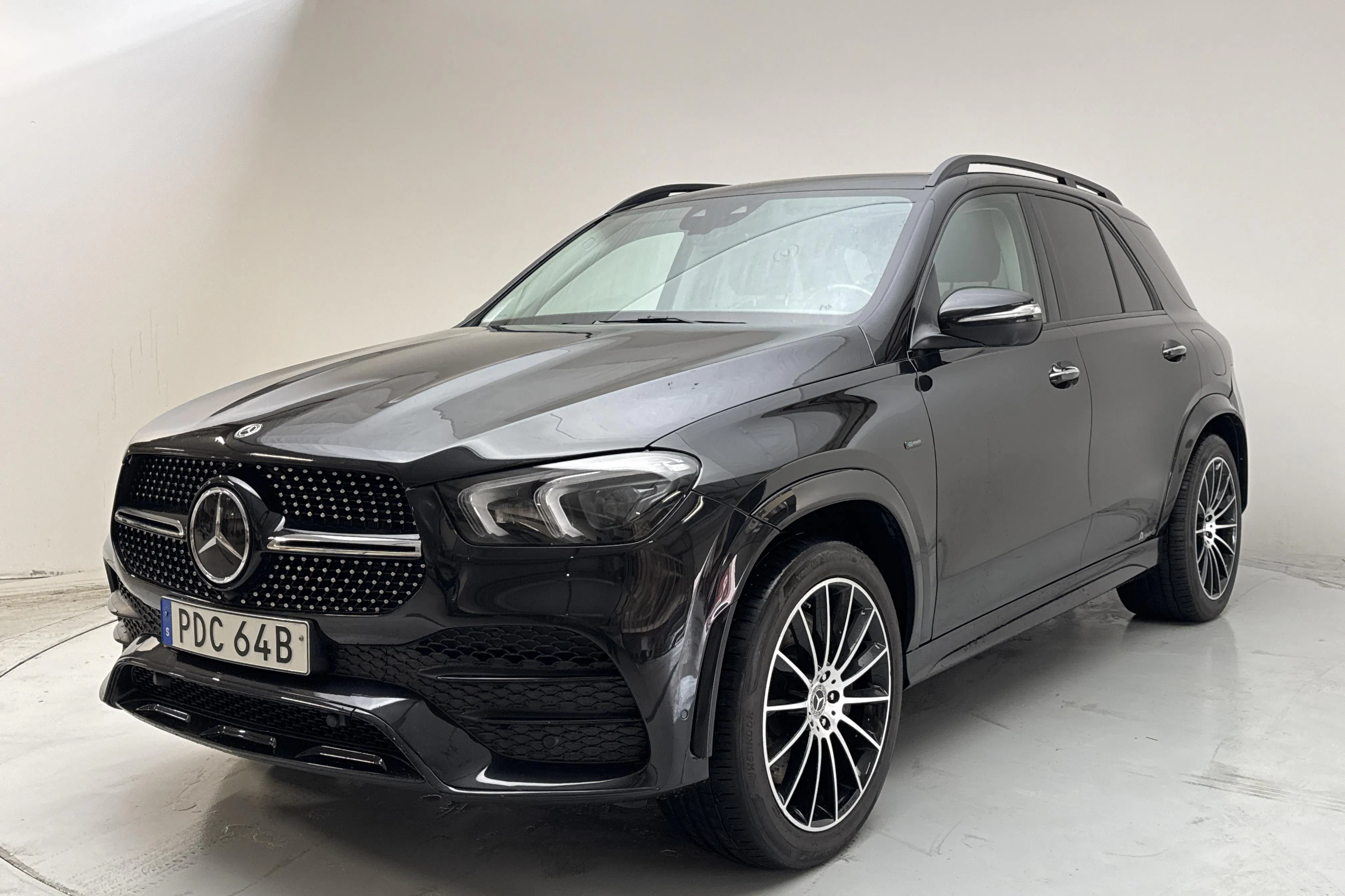 Presentationsfoto 1 av 21: Mercedes GLE 350 de 4MATIC V167 (306hk) - 13 506 mil - Automat - svart - 2021