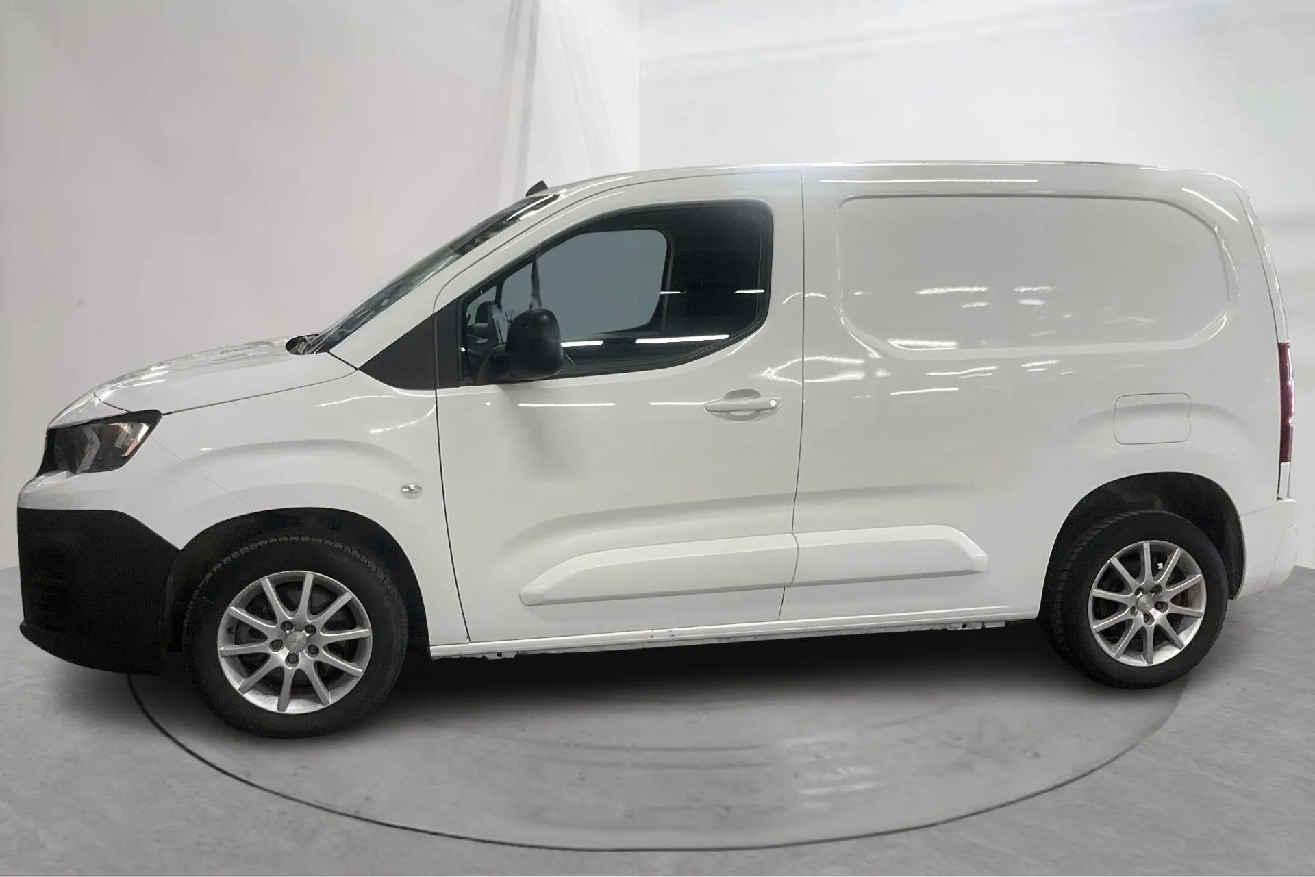 Presentationsfoto 2 av 17: Peugeot Partner 1.5 HDI Skåp (130hk) - 16 644 mil - Automat - vit - 2019