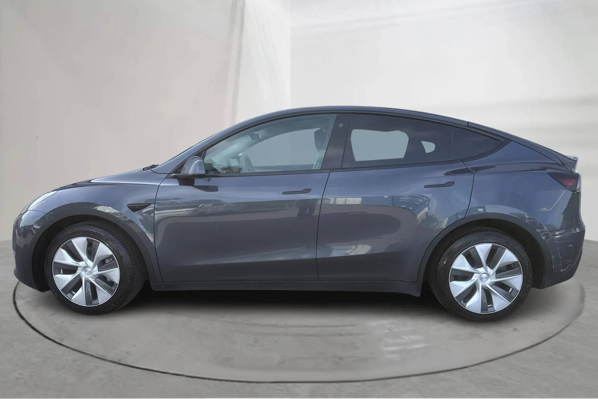 Presentationsfoto 2 av 18: Tesla Model Y Long Range Dual Motor AWD - 13 966 mil - Automat - grå - 2022
