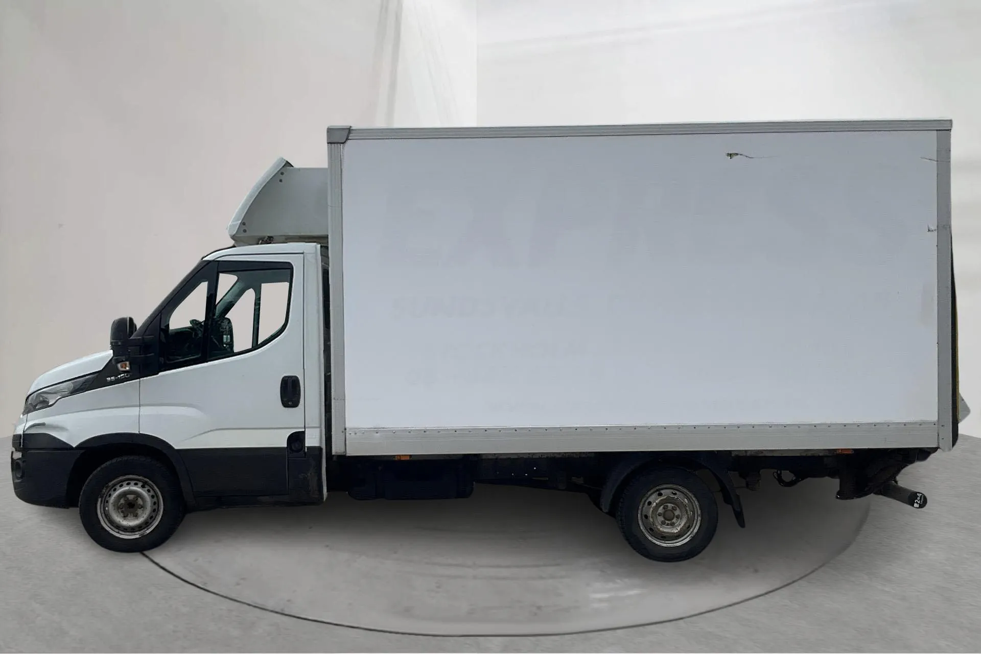 Presentation photo 2 of 10: Iveco Daily 35 2.3 Volymskåp (146hk) - 31 945 Scandinavian mile - Manual - white - 2014