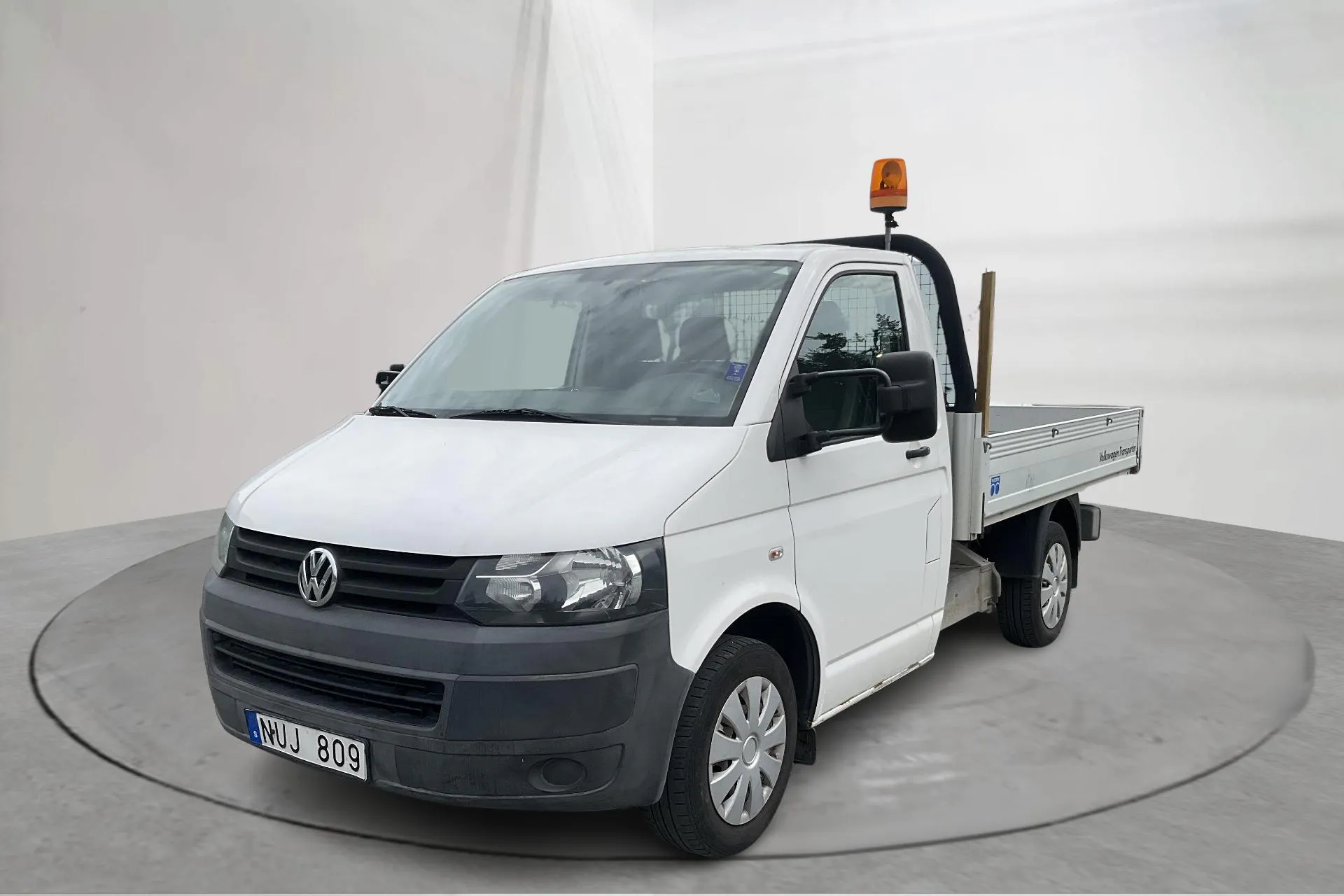 Presentation photo 1 of 11: VW Transporter T5 2.0 Ecofuel Pickup (115hk) - 94 060 km - Manual - white - 2012