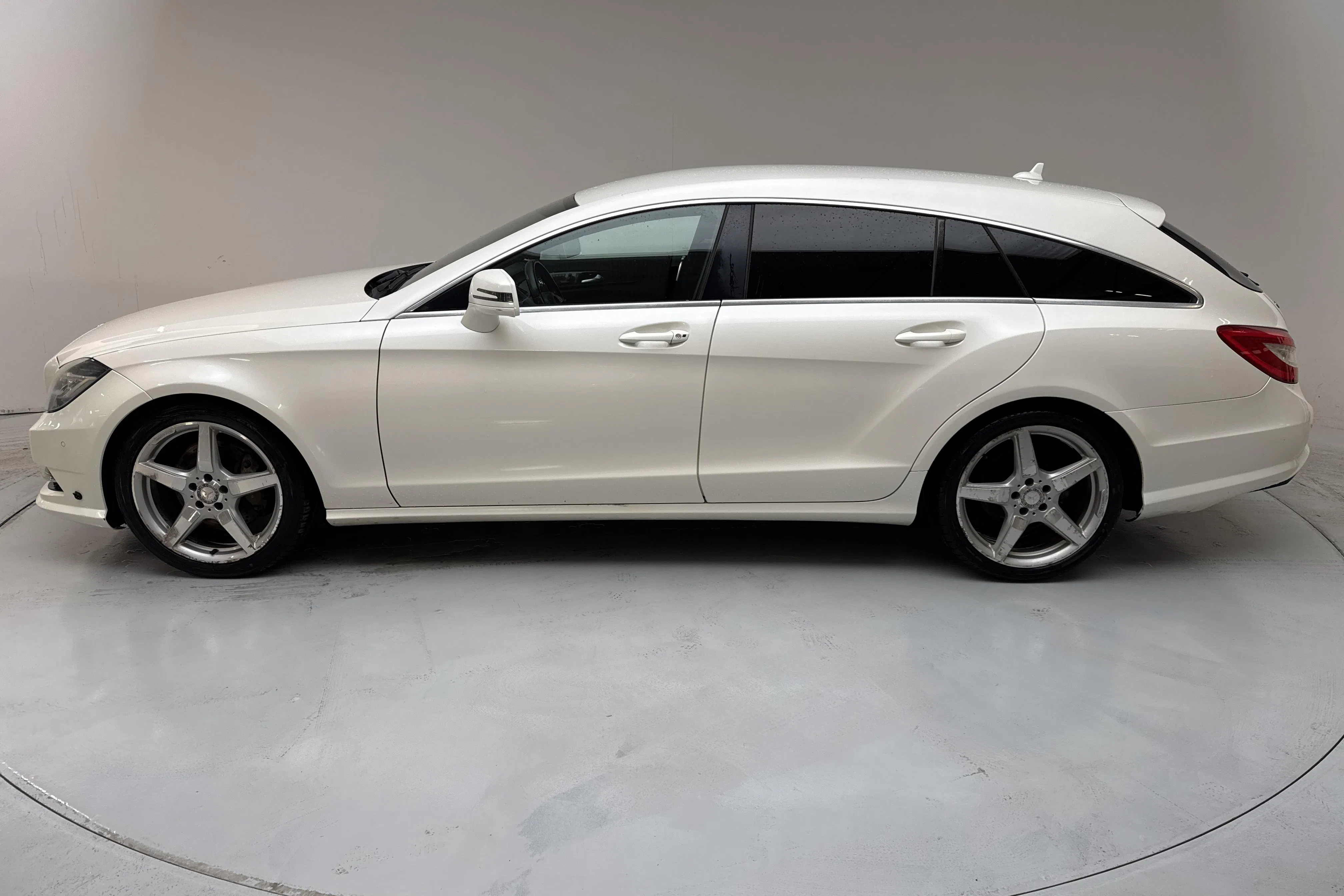 Presentation photo 2 of 13: Mercedes CLS 350 CDI Shooting Brake (265hk) - 208 040 km - Automatic - white - 2013