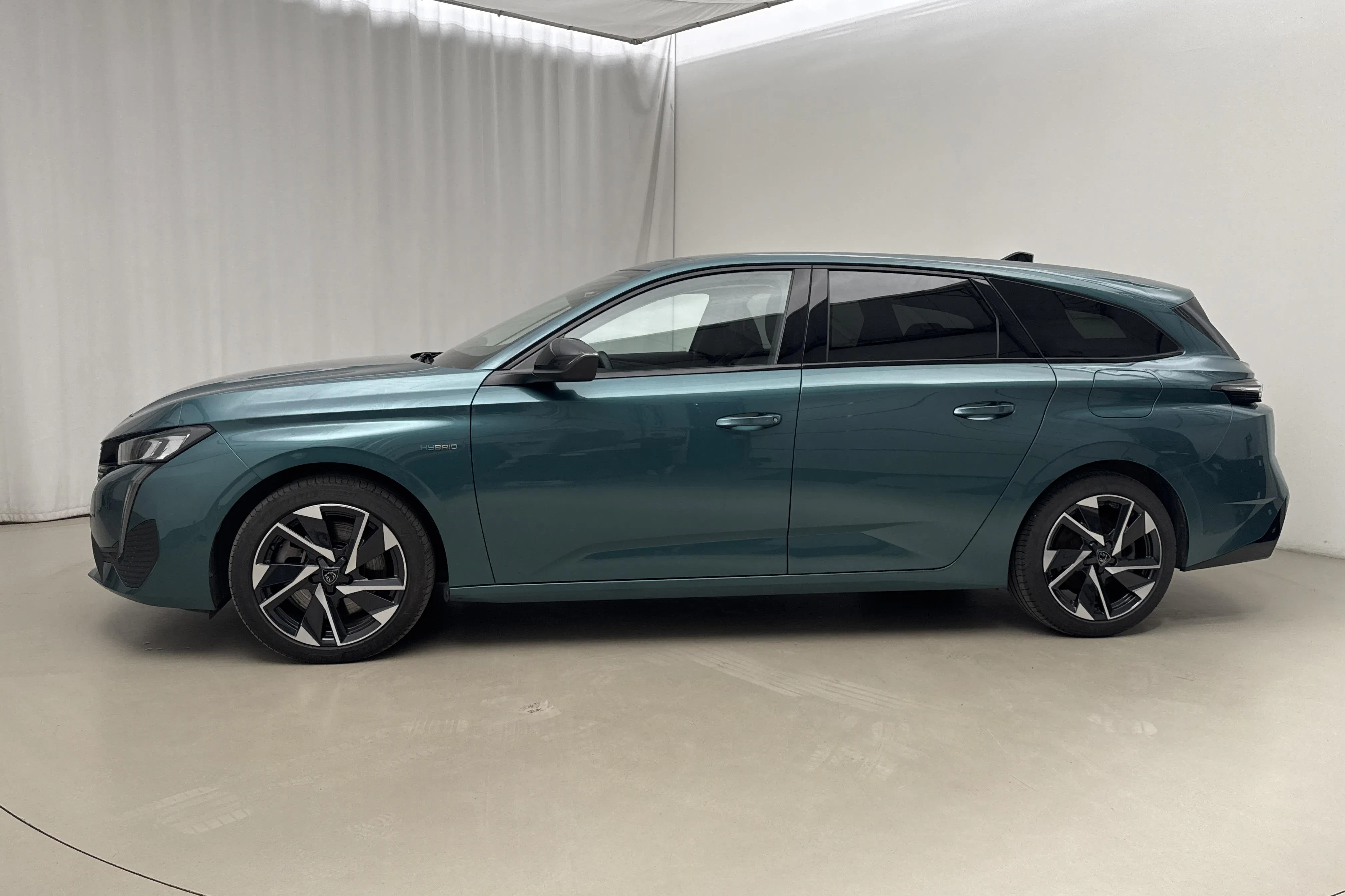 Presentation photo 2 of 20: Peugeot 308 1.6 PHEV SW (180hk) - 28 900 km - Automatic - blue - 2023