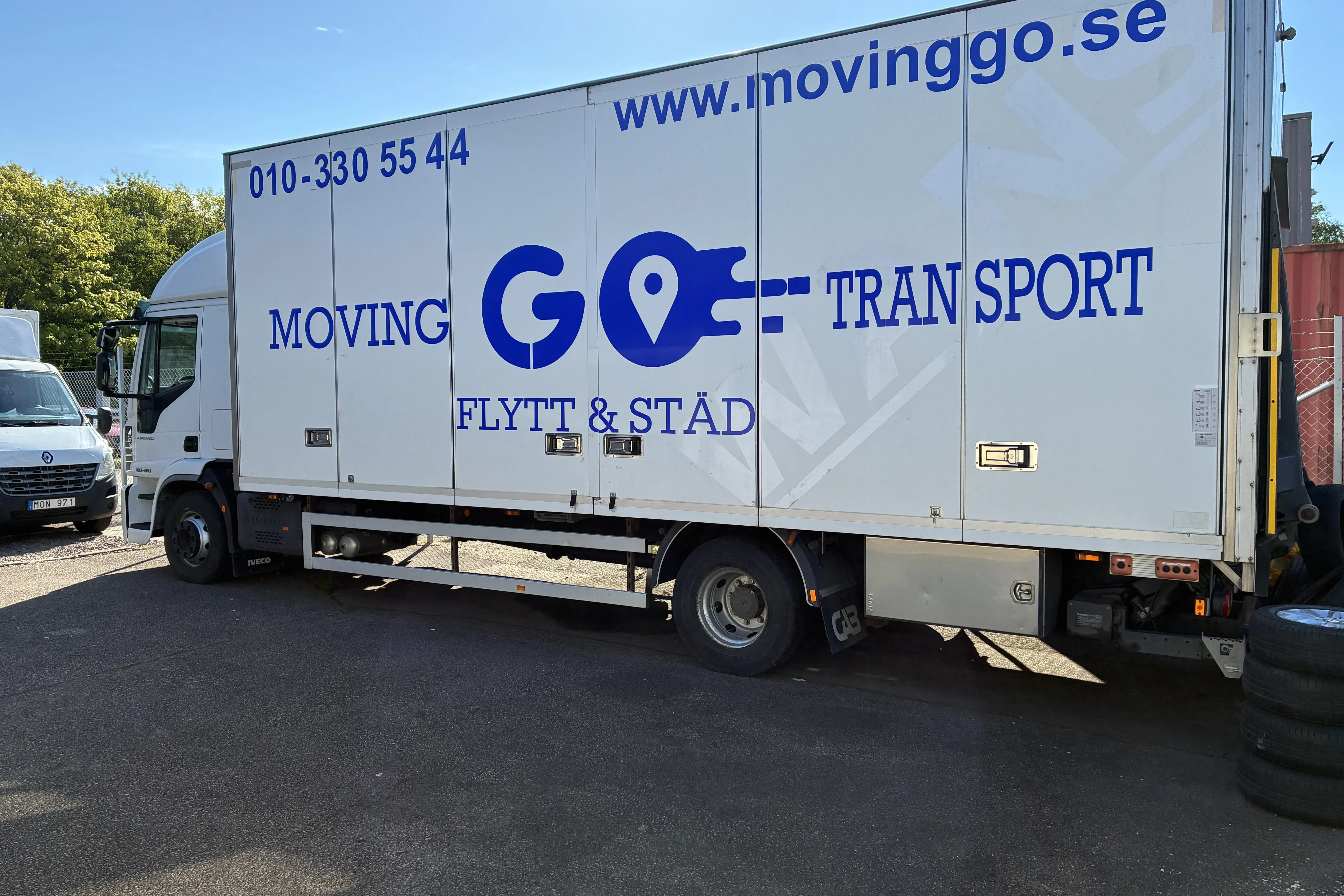 Presentation photo 2 of 37: IVECO EUROCARGO - 553 091 km - Automatic - white - 2017