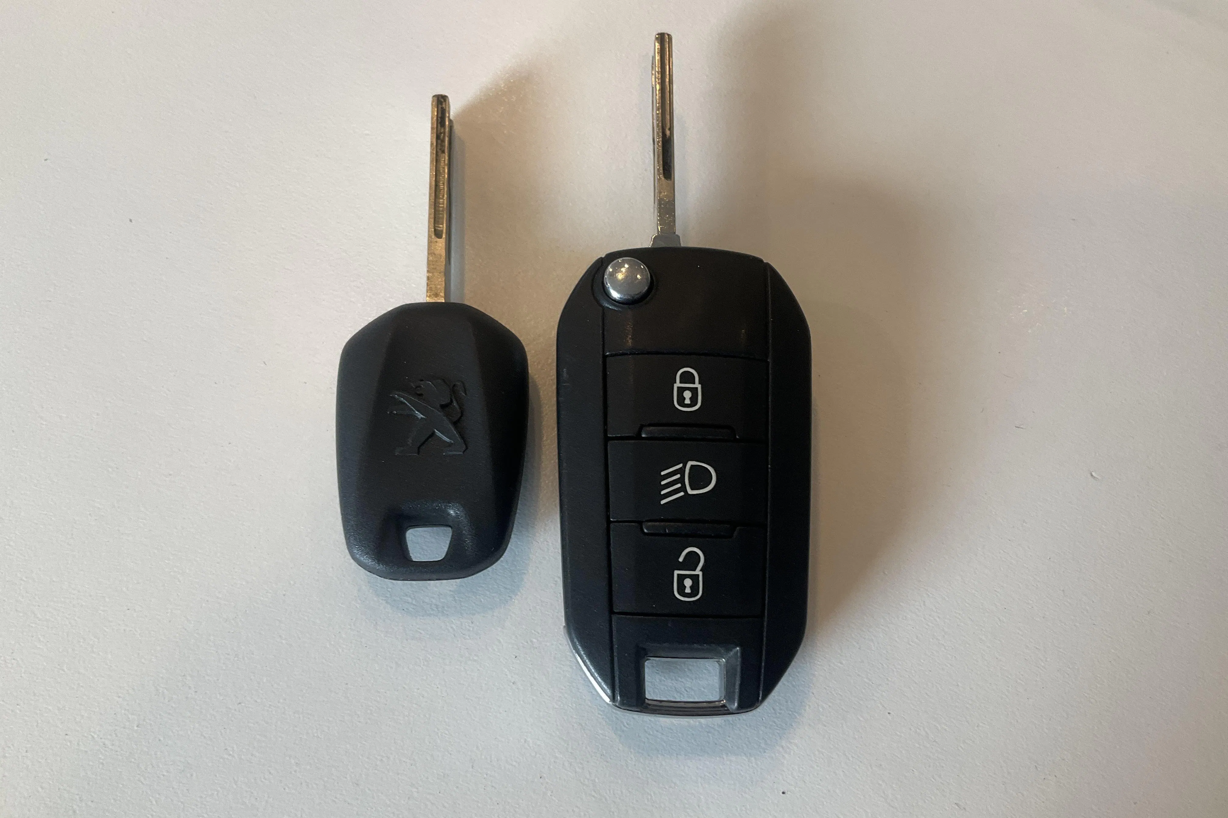 Presentation photo 18 of 18: Peugeot 208 PureTech 5dr (82hk) - 130 190 km - Manual - Dark Blue - 2018