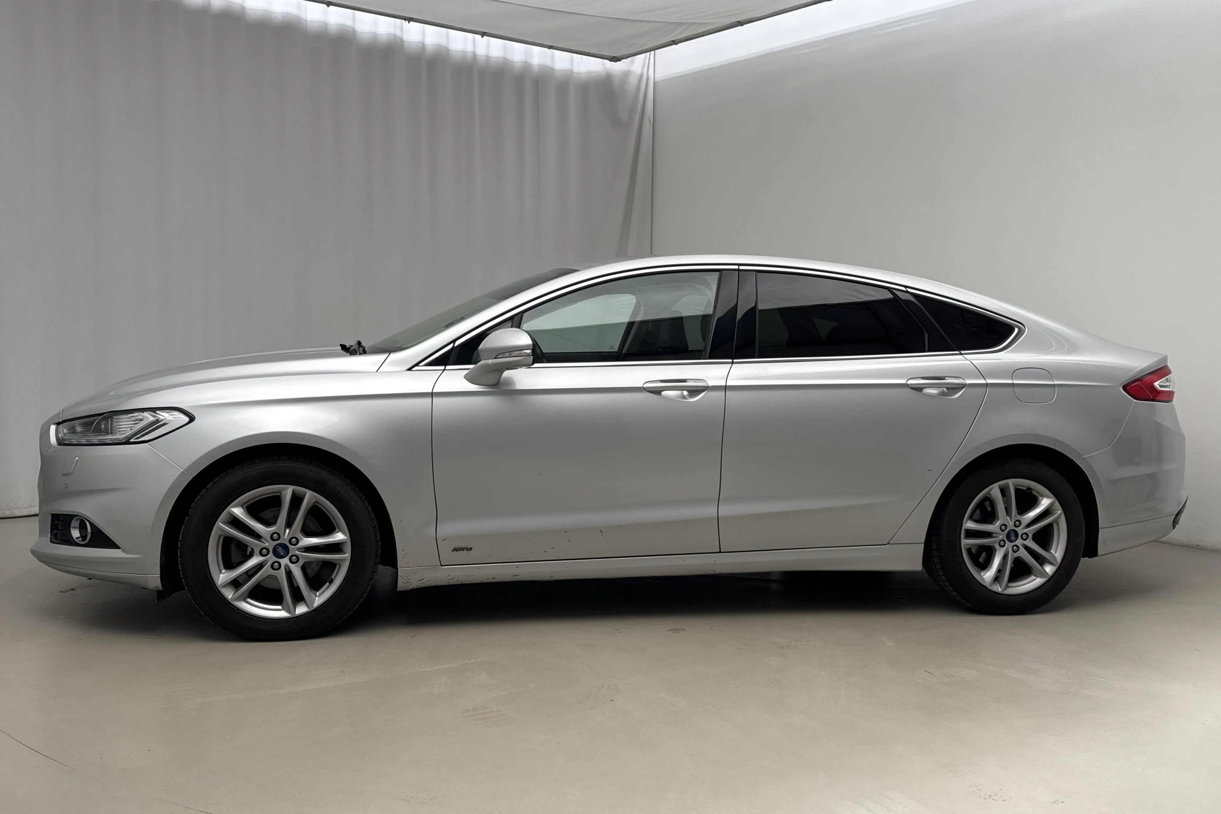 Presentation photo 2 of 19: Ford Mondeo 2.0 TDCi AWD 5dr (180hk) - 208 020 km - Automatic - Light Grey - 2017