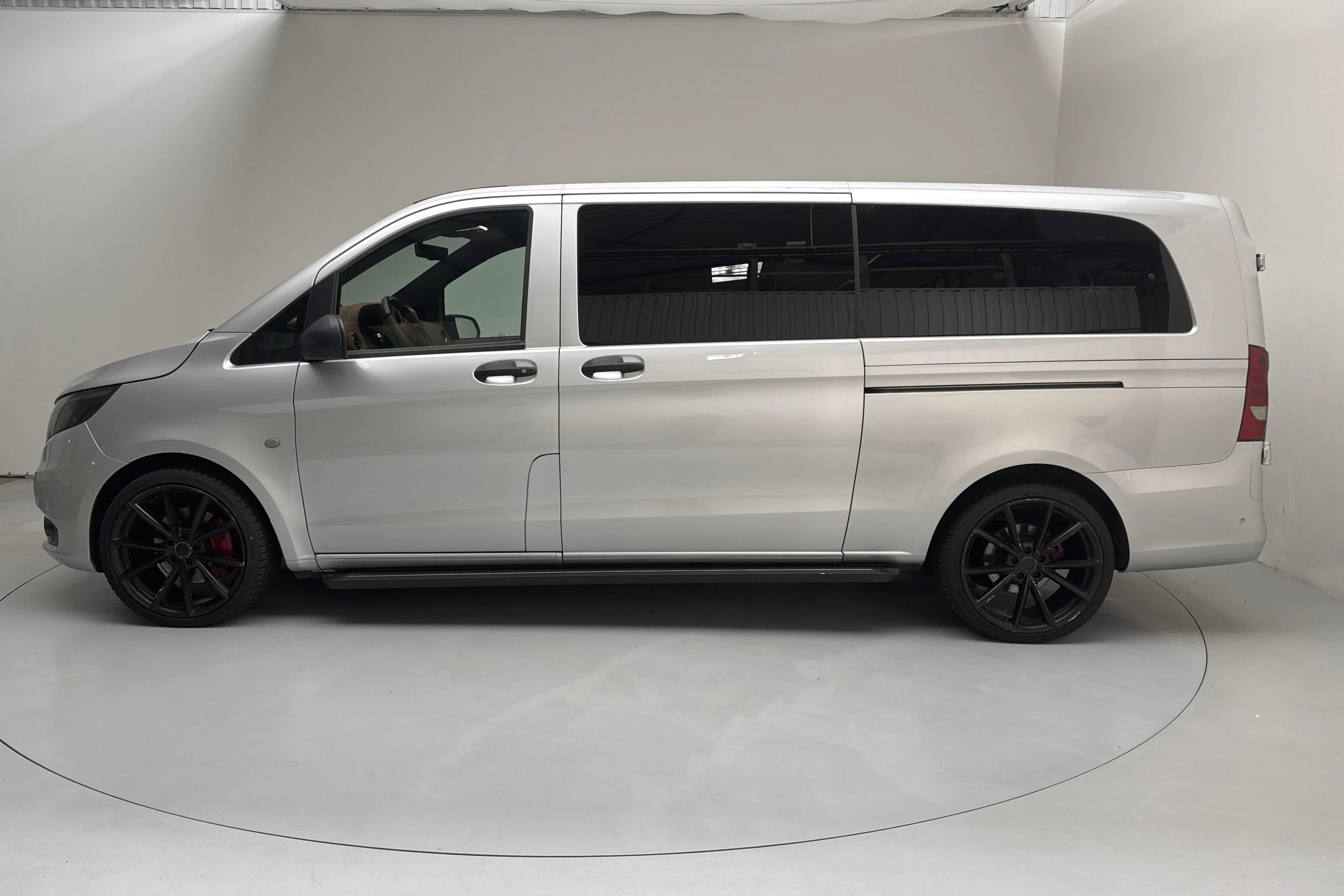 Presentation photo 2 of 27: Mercedes Vito Tourer 116 CDI W640 (163hk) - 91 400 km - Automatic - silver - 2022