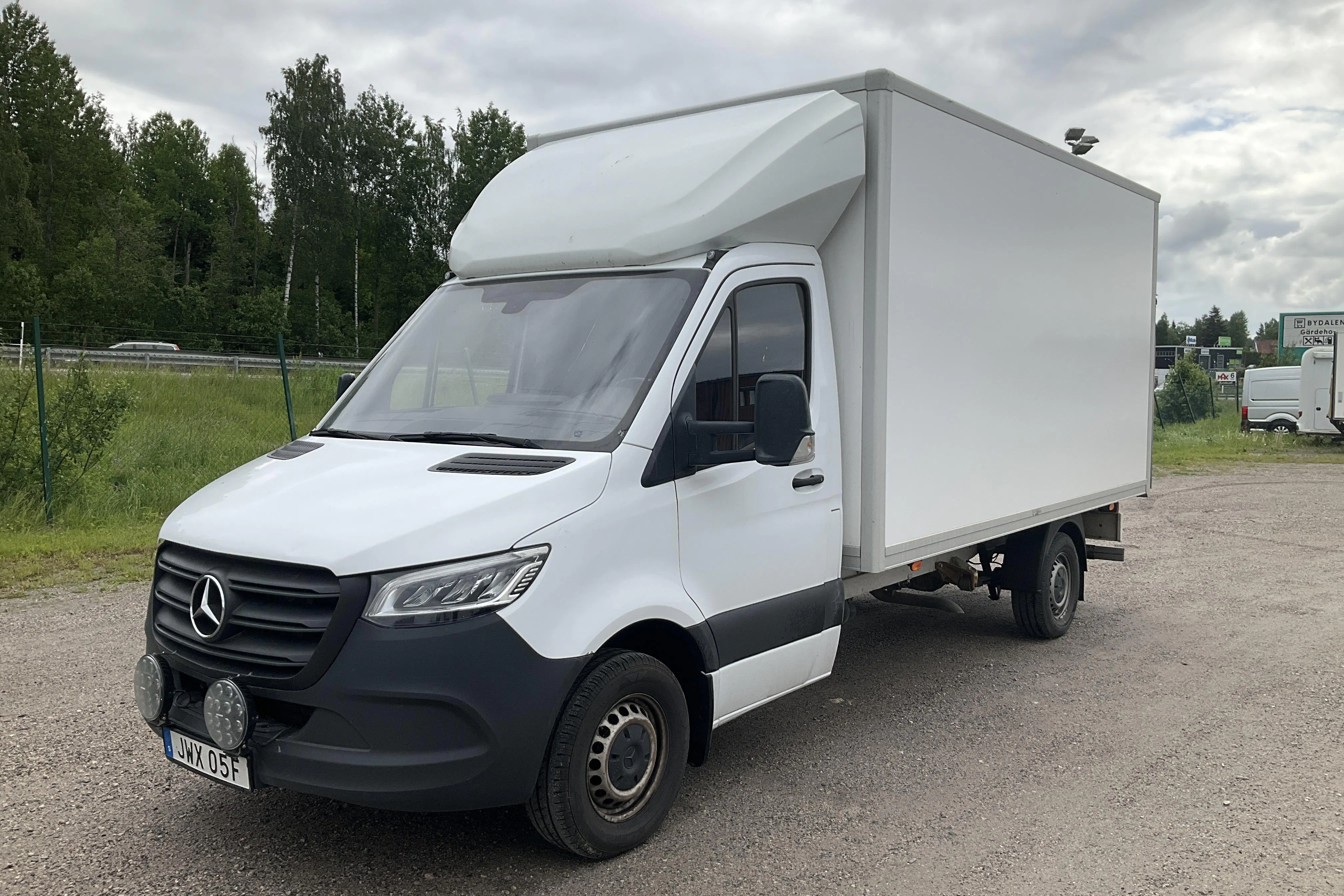 Presentation photo 1 of 14: Mercedes Sprinter 317 CDI Chassi RWD (170hk) - 23 582 Scandinavian mile - Automatic - white - 2023