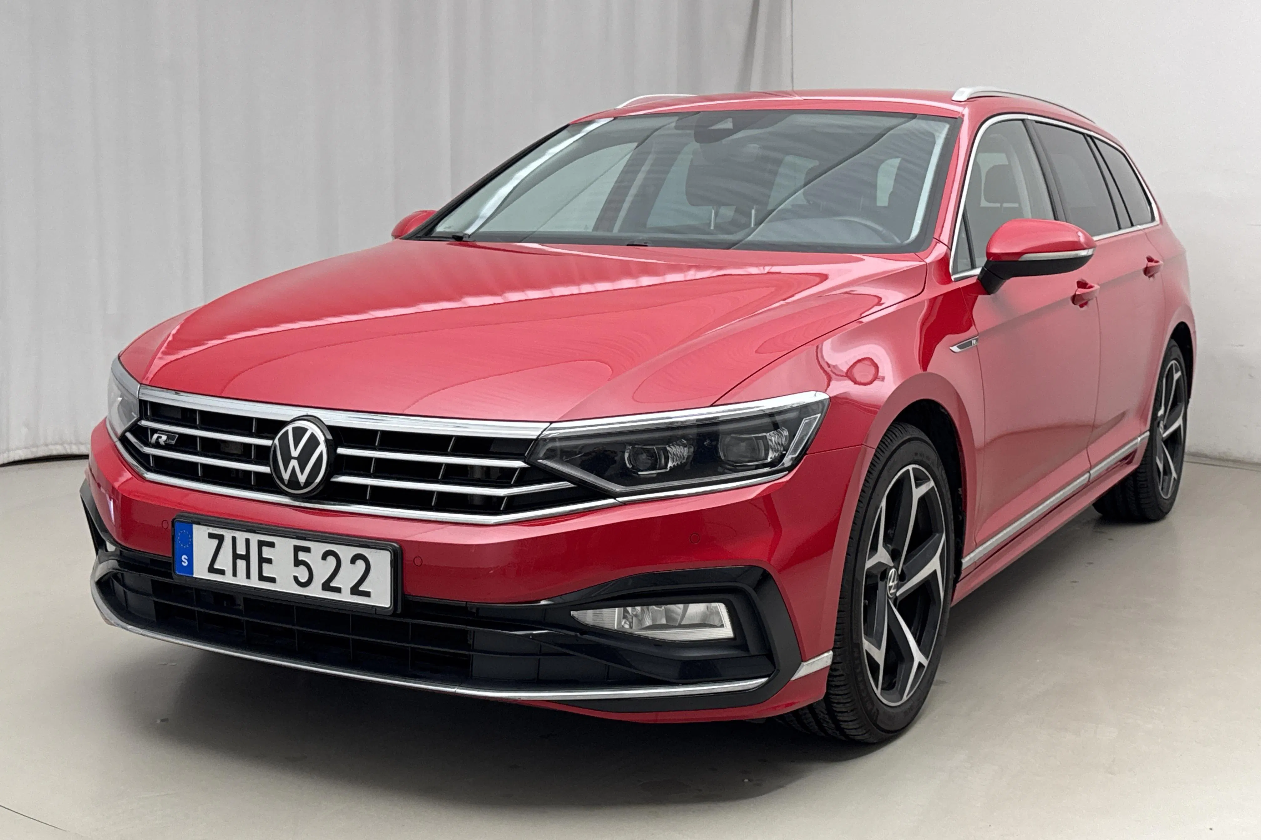 Presentationsfoto 1 av 18: VW Passat 2.0 TDI Sportscombi 4Motion (200hk) - 12 849 mil - Automat - röd - 2022