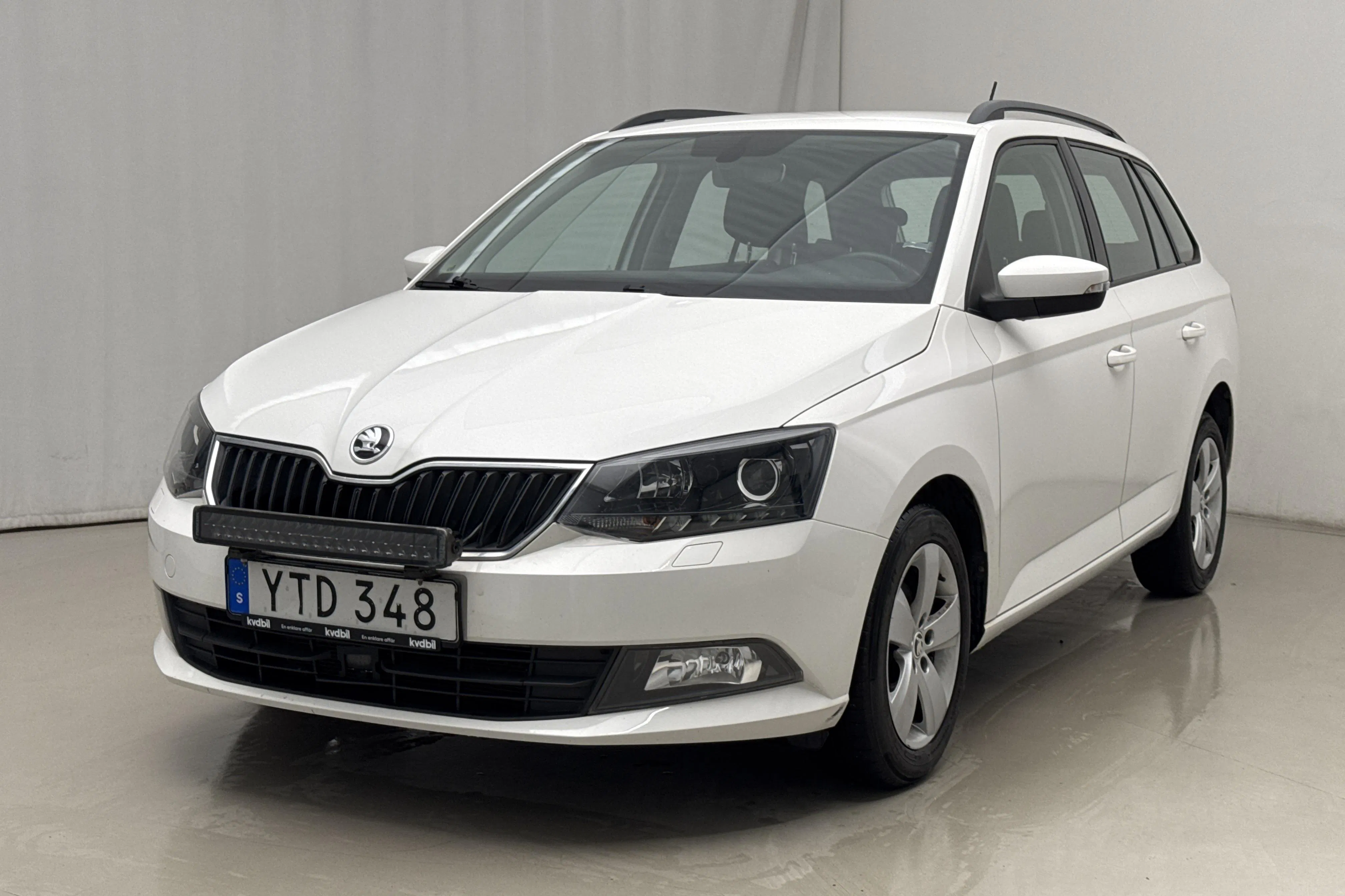 Presentation photo 1 of 19: Skoda Fabia 1.0 TSI Kombi (95hk) - 123 140 km - Manual - white - 2018