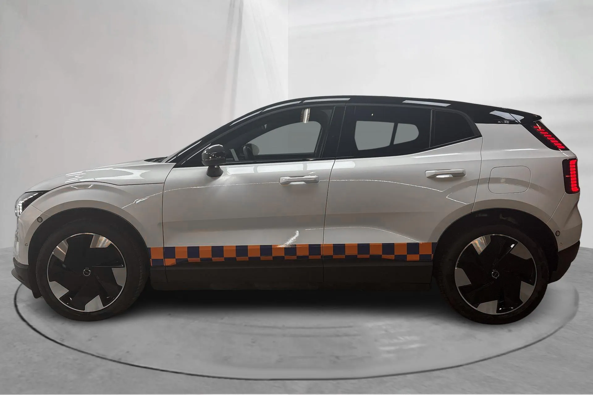 Presentationsfoto 2 av 23: Volvo EX30 Twin Motor Performance (428hk) - 866 mil - Automat - vit - 2025