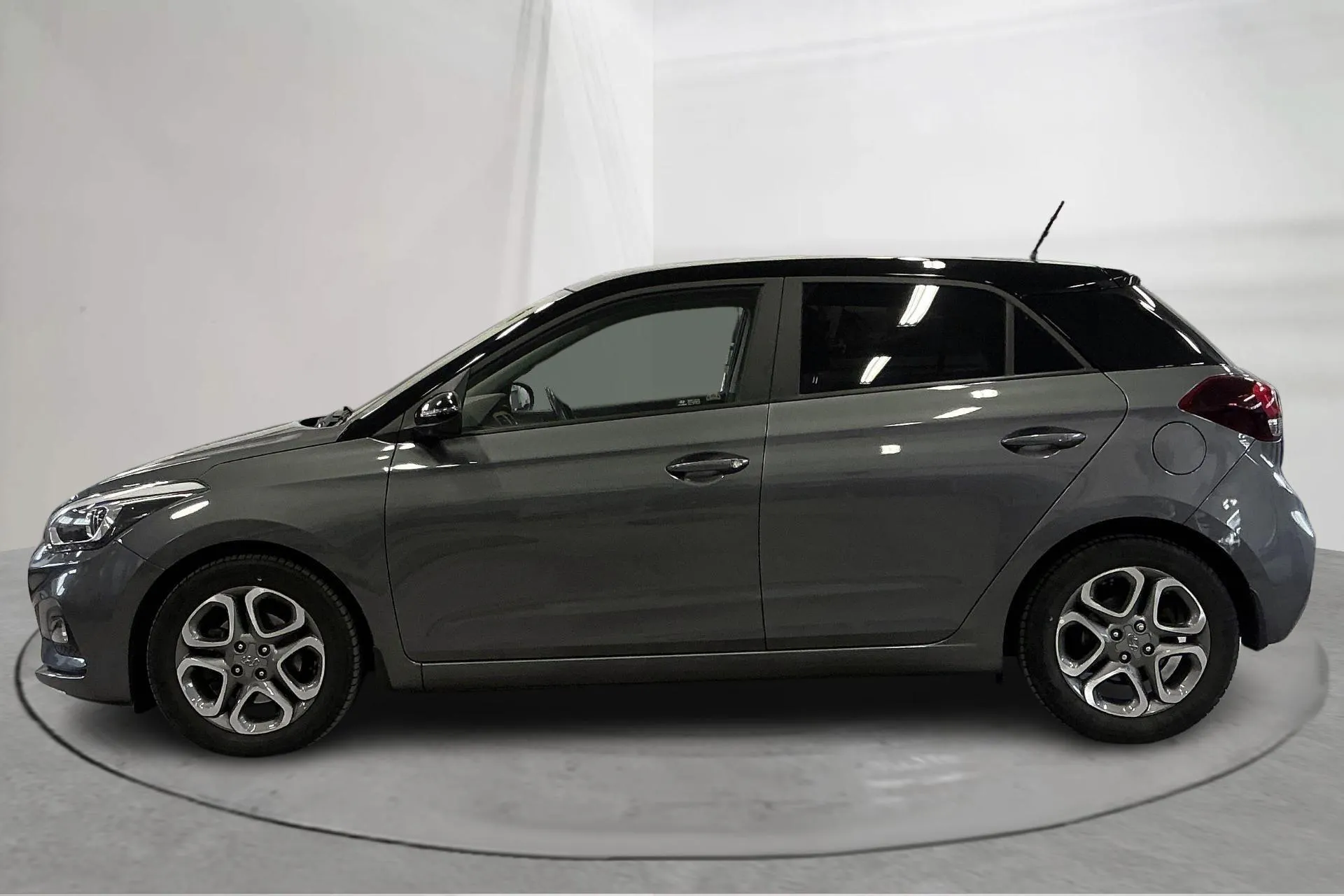 Presentation photo 2 of 14: Hyundai i20 1.0 T-GDi (100hk) - 51 850 km - Automatic - gray - 2020