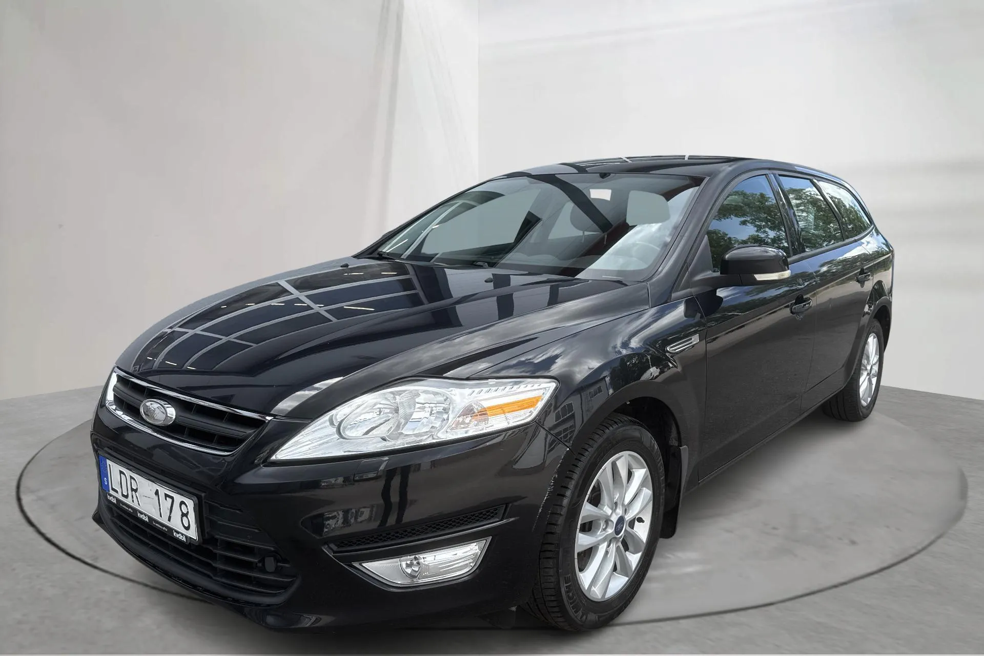 Presentation photo 1 of 13: Ford Mondeo 2.0 Flexifuel Kombi (145hk) - 111 140 km - Manual - black - 2011