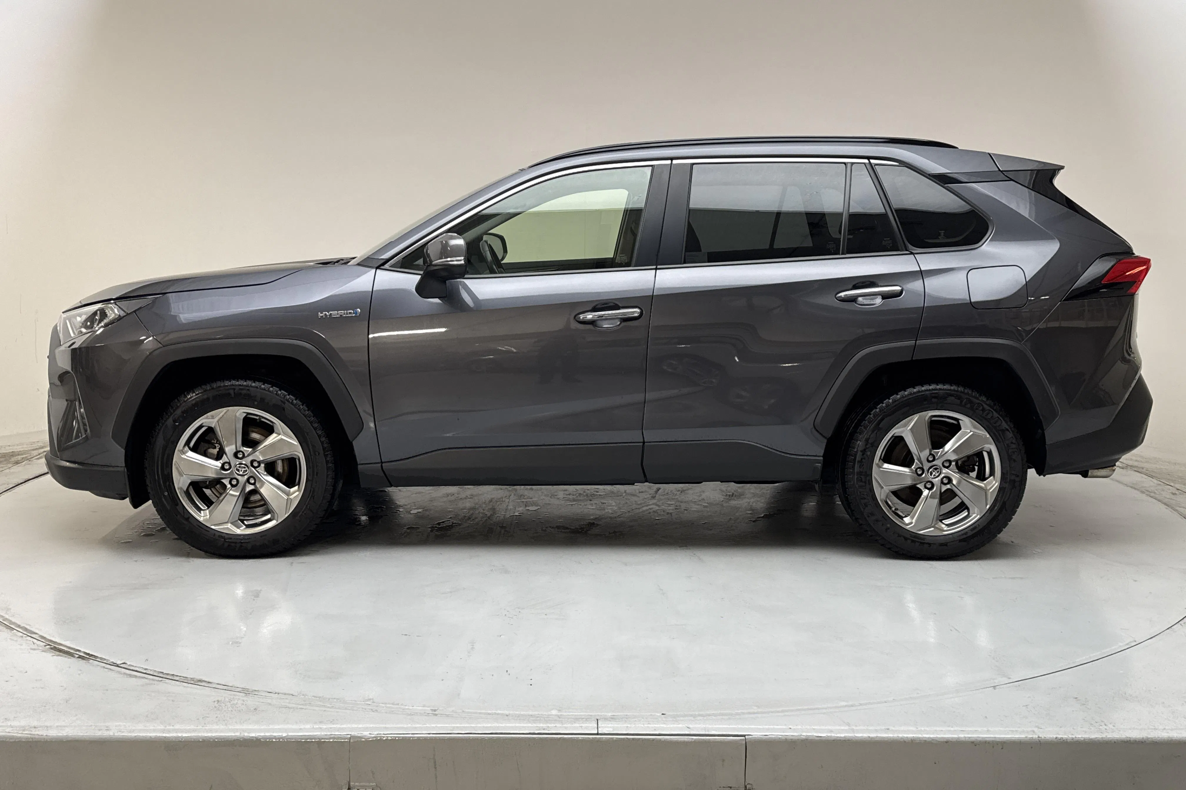 Presentation photo 2 of 14: Toyota RAV4 2.5 HSD AWD (222hk) - 223 110 km - Automatic - Dark Grey - 2019