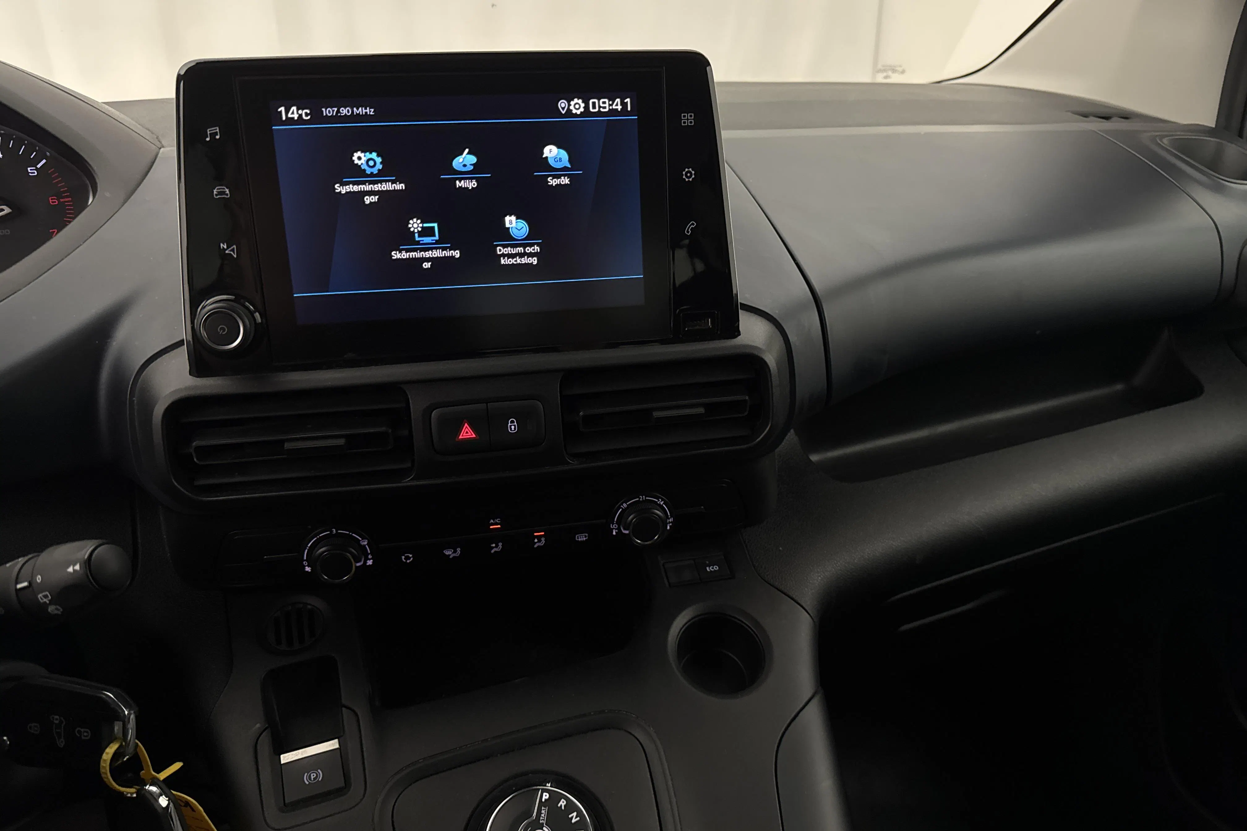 Presentationsfoto 16 av 16: Peugeot Rifter 1.5 BlueHDi (130hk) - 7 634 mil - Automat - vit - 2022