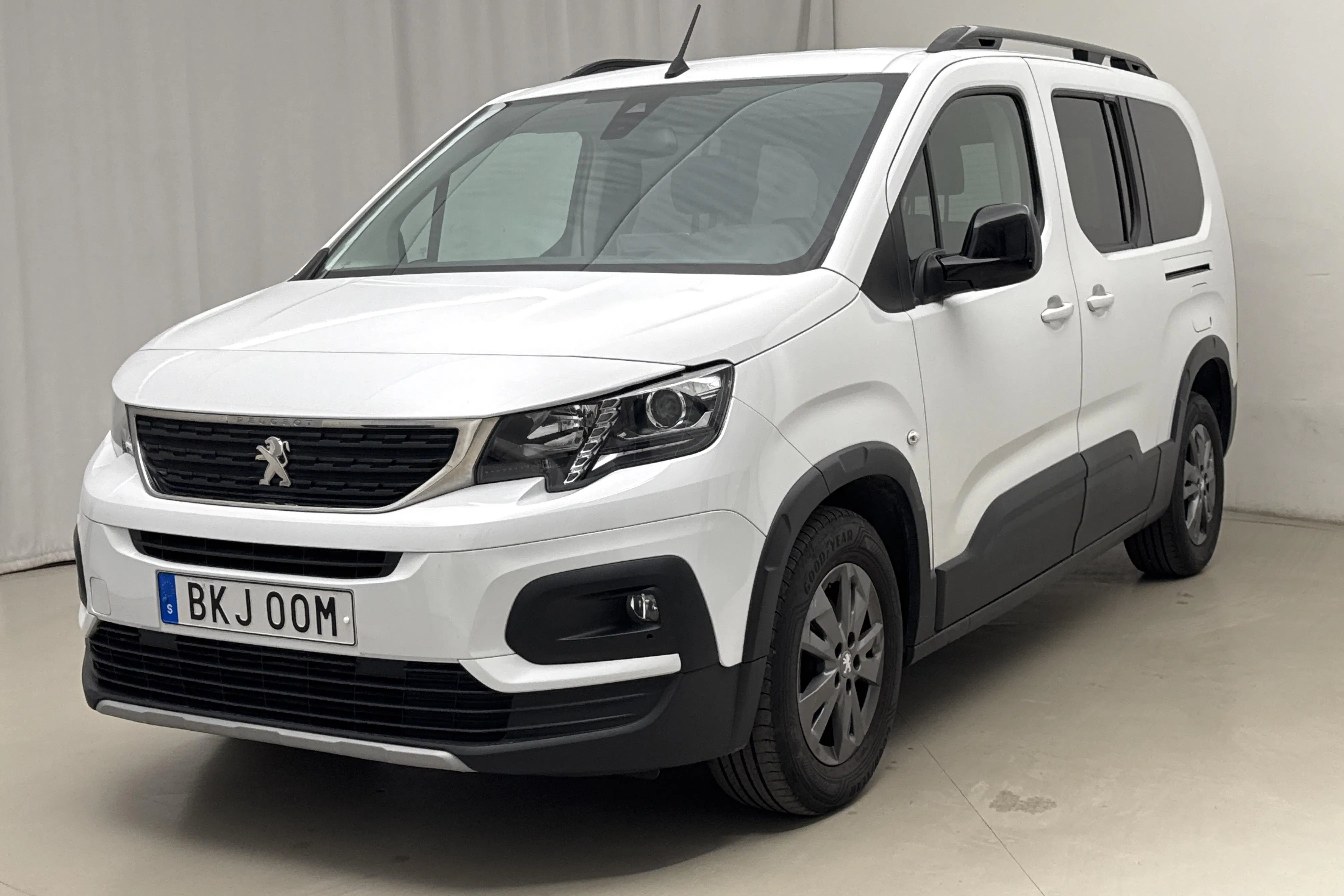 Presentationsfoto 1 av 16: Peugeot Rifter 1.5 BlueHDi (130hk) - 7 634 mil - Automat - vit - 2022