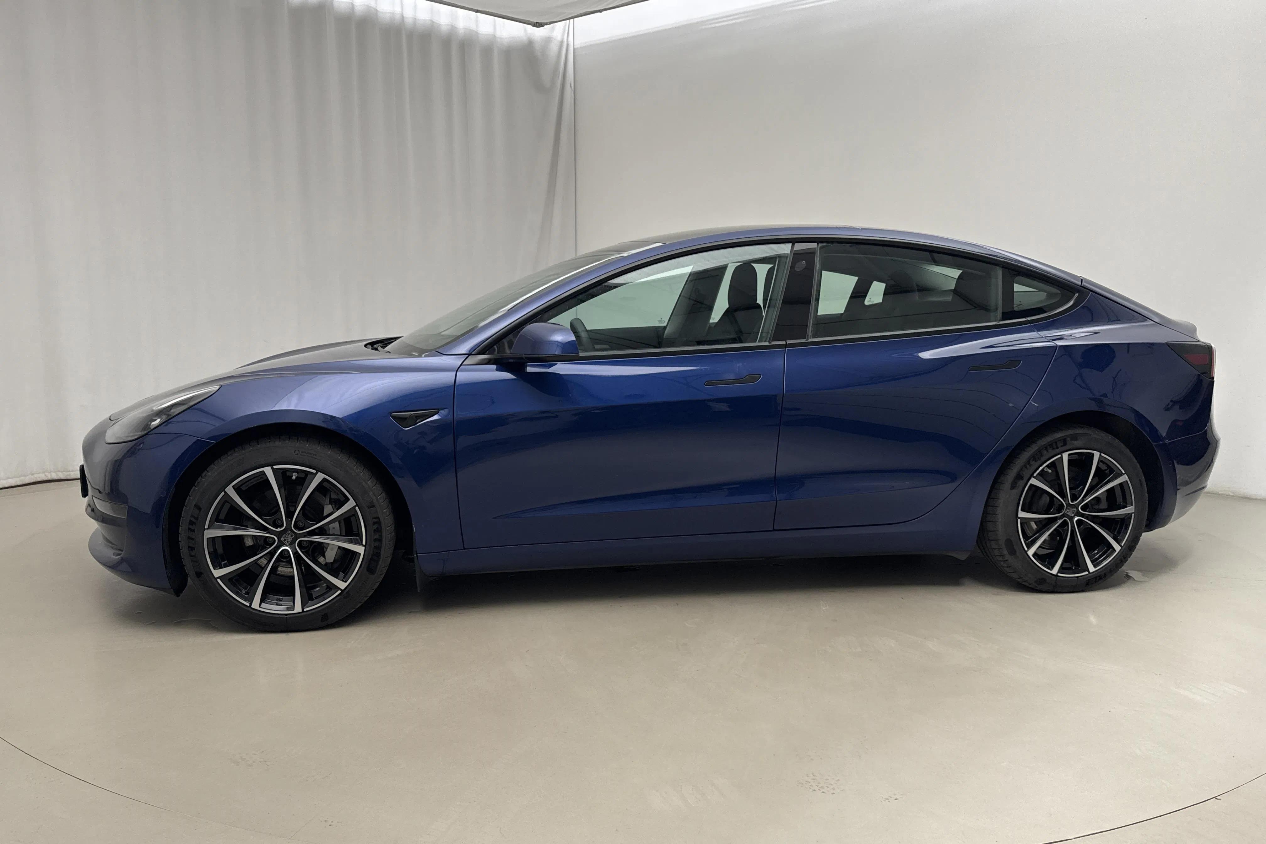 Presentationsfoto 2 av 24: Tesla Model 3 Long Range Dual Motor AWD - 7 737 mil - Automat - blå - 2022