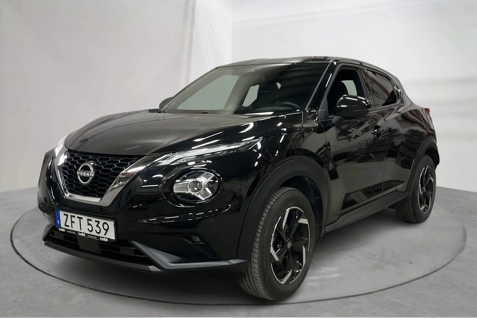 Presentationsfoto 1 av 16: Nissan Juke DIG-T (114hk) - 1 952 mil - Manuell - svart - 2024
