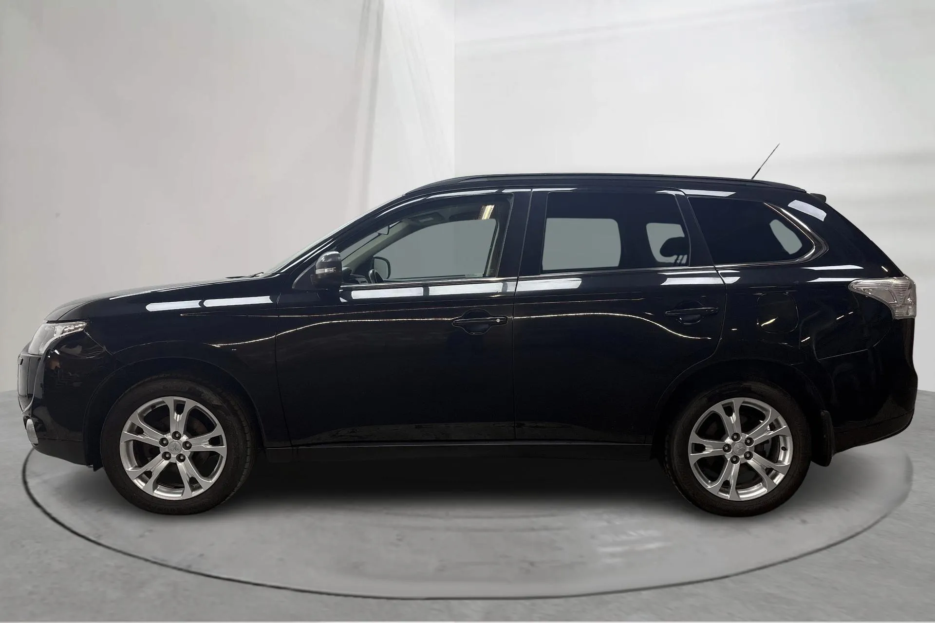 Presentation photo 2 of 15: Mitsubishi Outlander 2.2 Di-D 4WD (150hk) - 234 270 km - Automatic - black - 2013