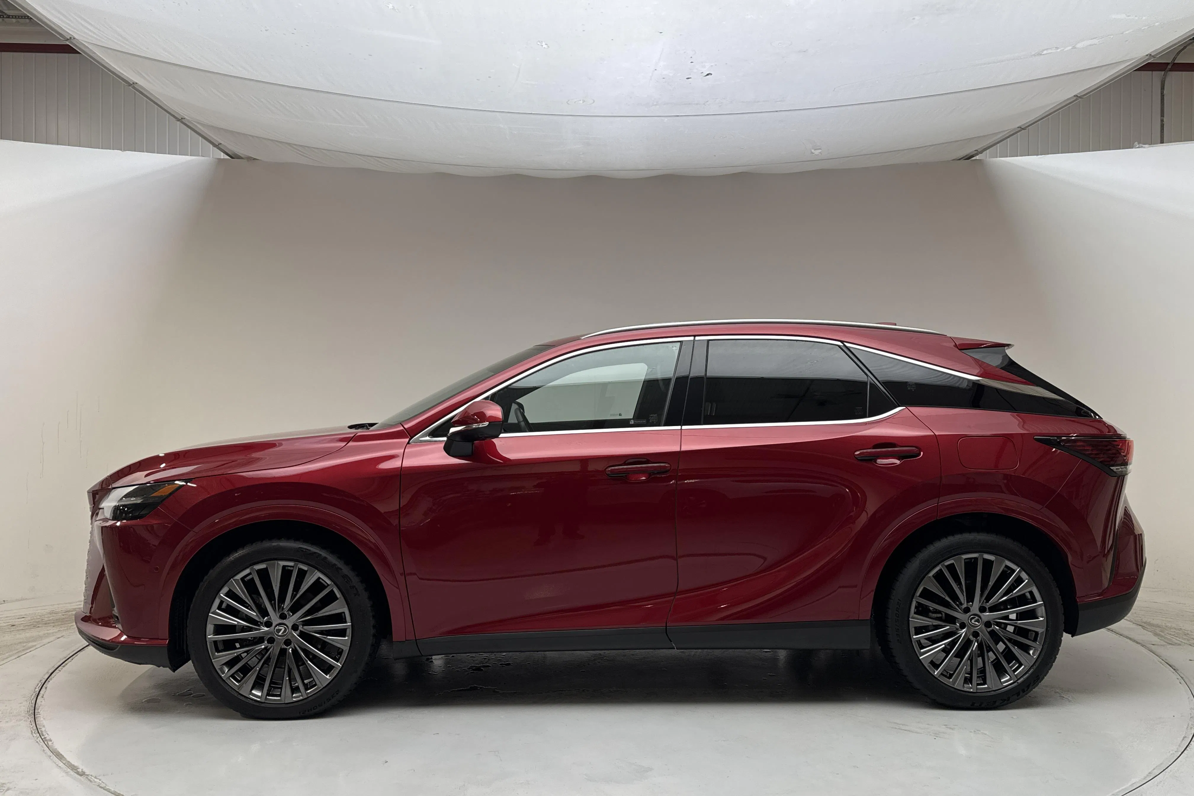 Presentation photo 2 of 20: LEXUS RX450H+ LEXUS RX450H+ - 37 220 km - Automatic - red - 2024