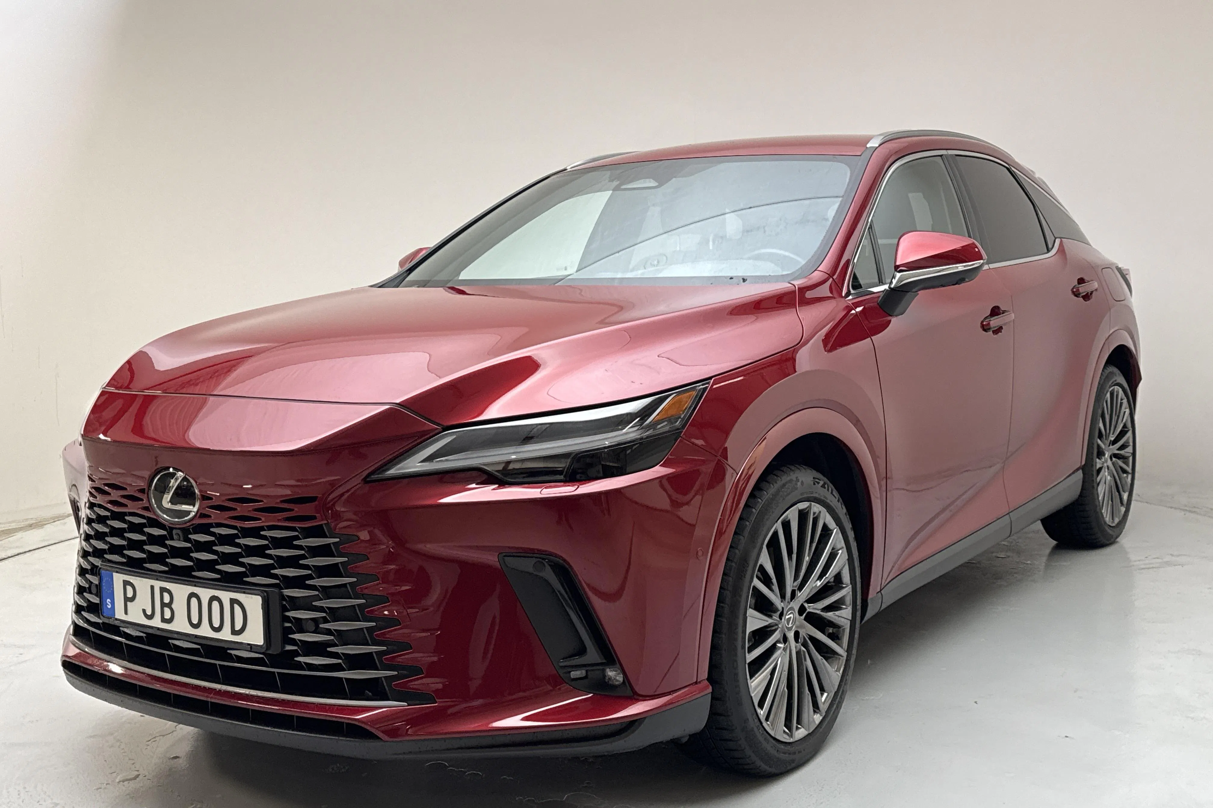 Presentation photo 1 of 20: LEXUS RX450H+ LEXUS RX450H+ - 37 220 km - Automatic - red - 2024
