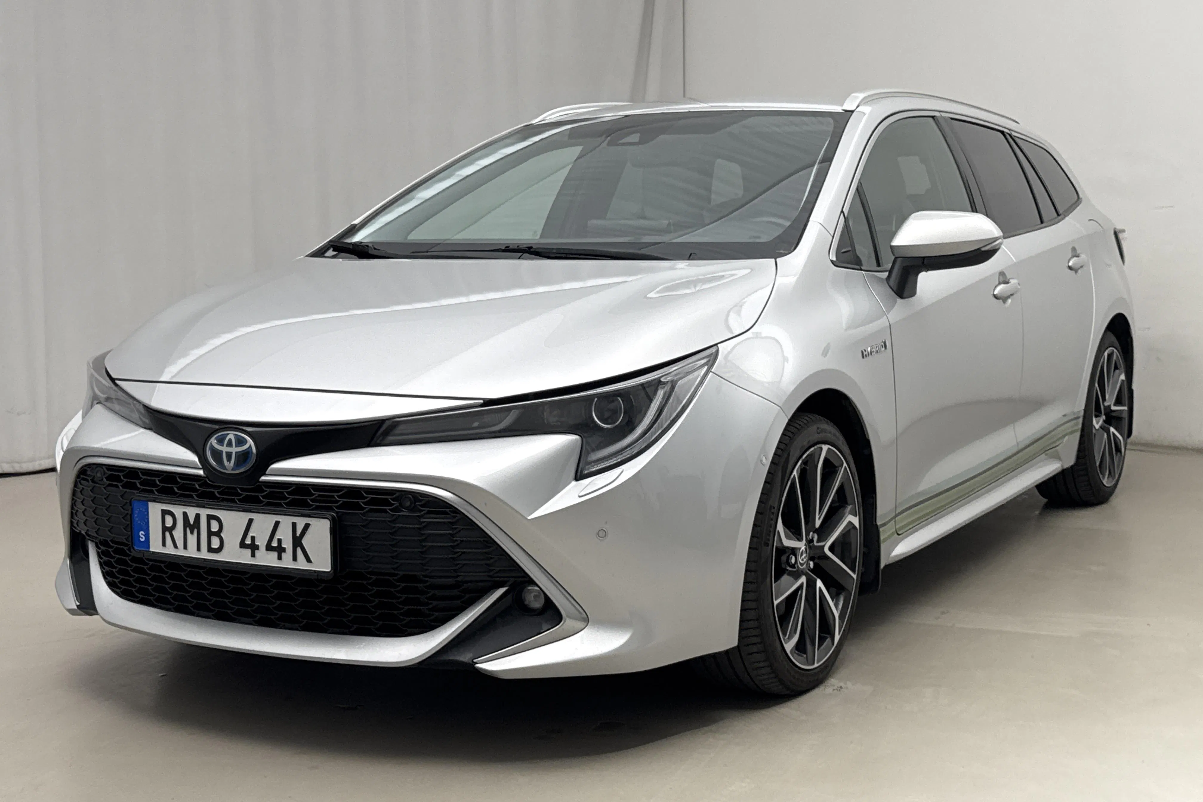 Presentationsfoto 1 av 16: Toyota Corolla 2.0 Hybrid Touring Sports (184hk) - 16 244 mil - Automat - silver - 2020
