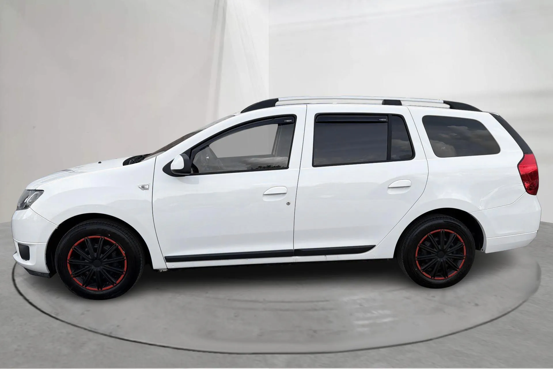Presentation photo 2 of 16: Dacia Logan MCV 0.9 TCe (90hk) - 198 400 km - Manual - white - 2016