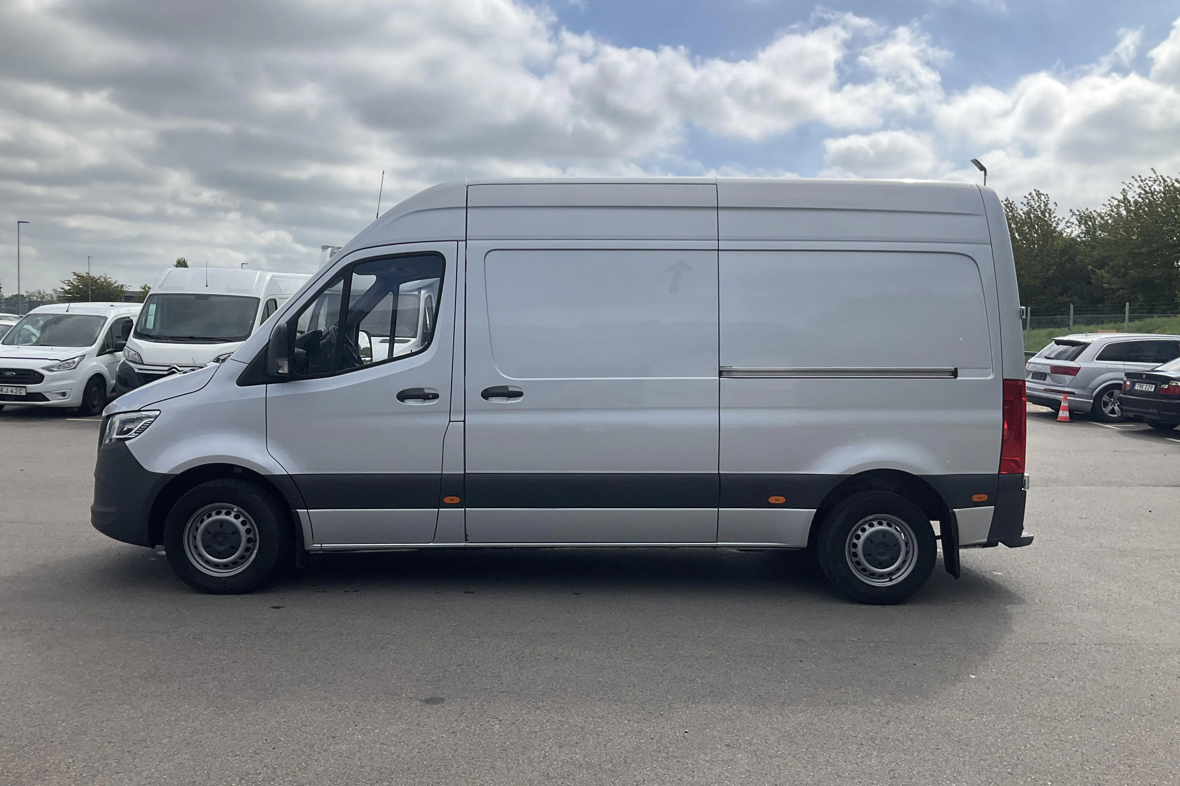 Presentationsfoto 2 av 18: Mercedes Sprinter 315 CDI Skåp 2WD (150hk) - 17 452 mil - Automat - silver - 2022
