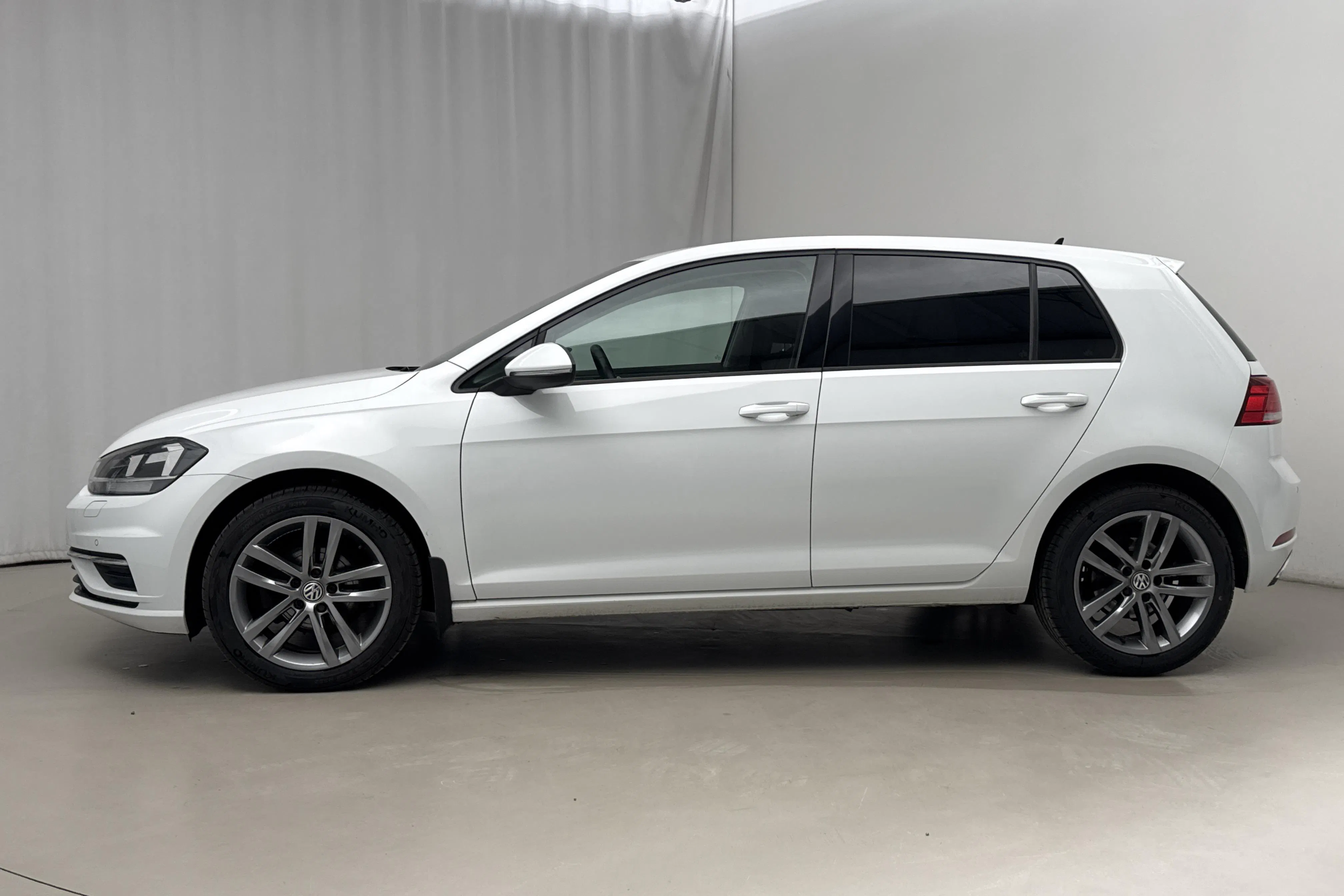 Presentationsfoto 2 av 19: VW Golf VII 1.0 TSI 5dr (115hk) - 6 413 mil - Manuell - vit - 2019