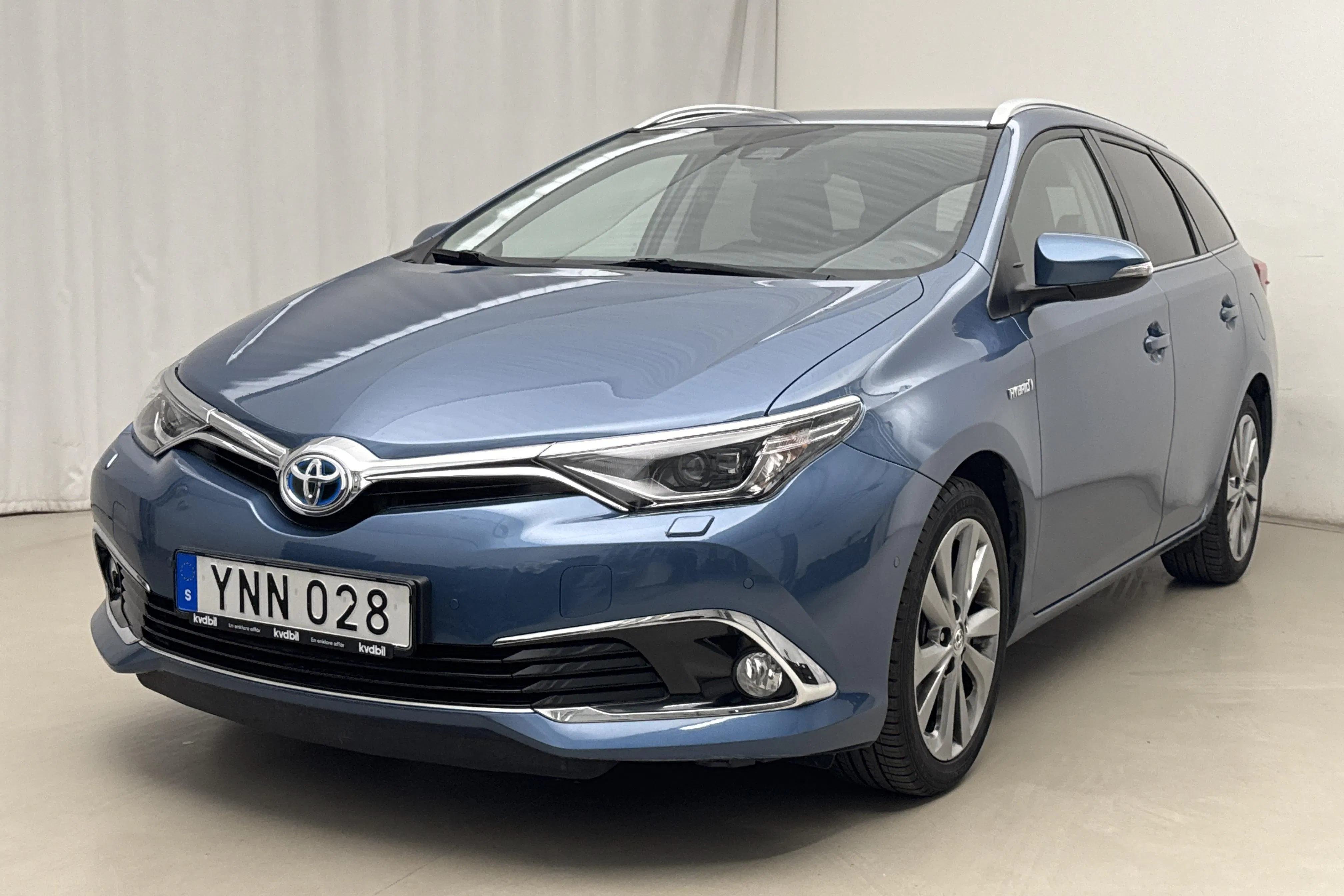 Presentation photo 1 of 17: Toyota Auris 1.8 HSD Touring Sports (99hk) - 29 440 km - Automatic - blue - 2017