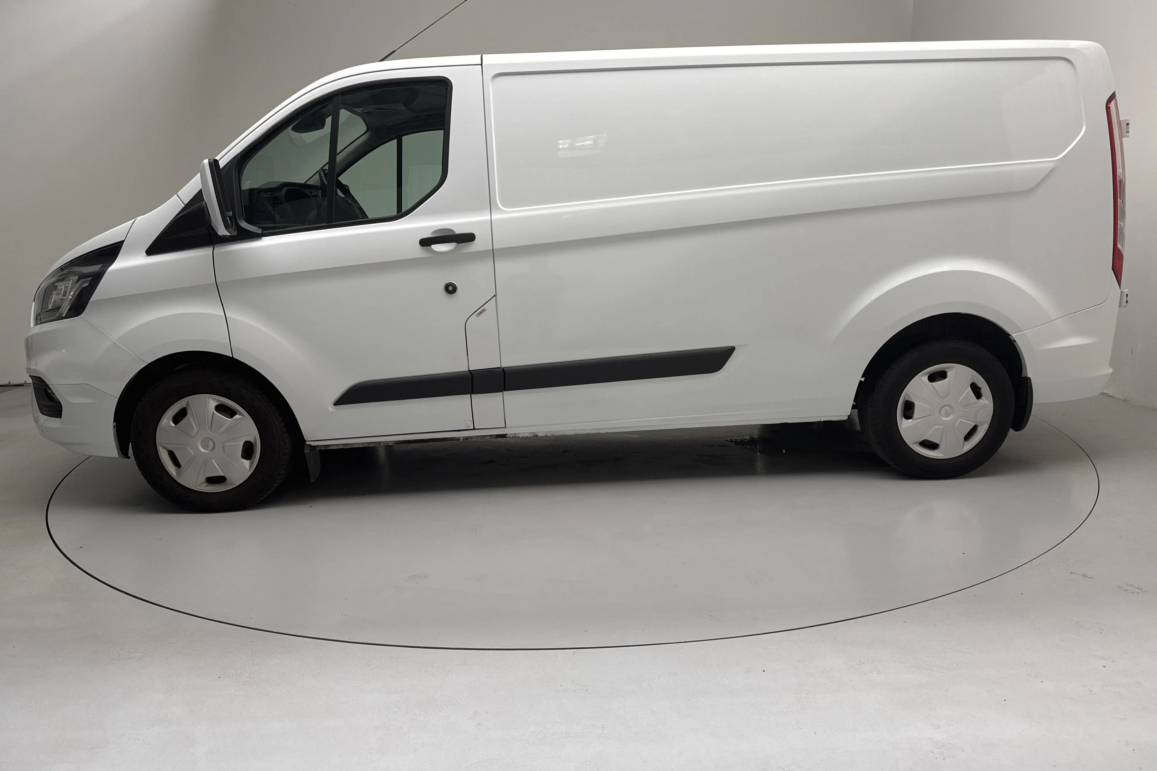 Presentationsfoto 2 av 14: Ford Transit Custom 300 (130hk) - 21 046 mil - Automat - vit - 2019