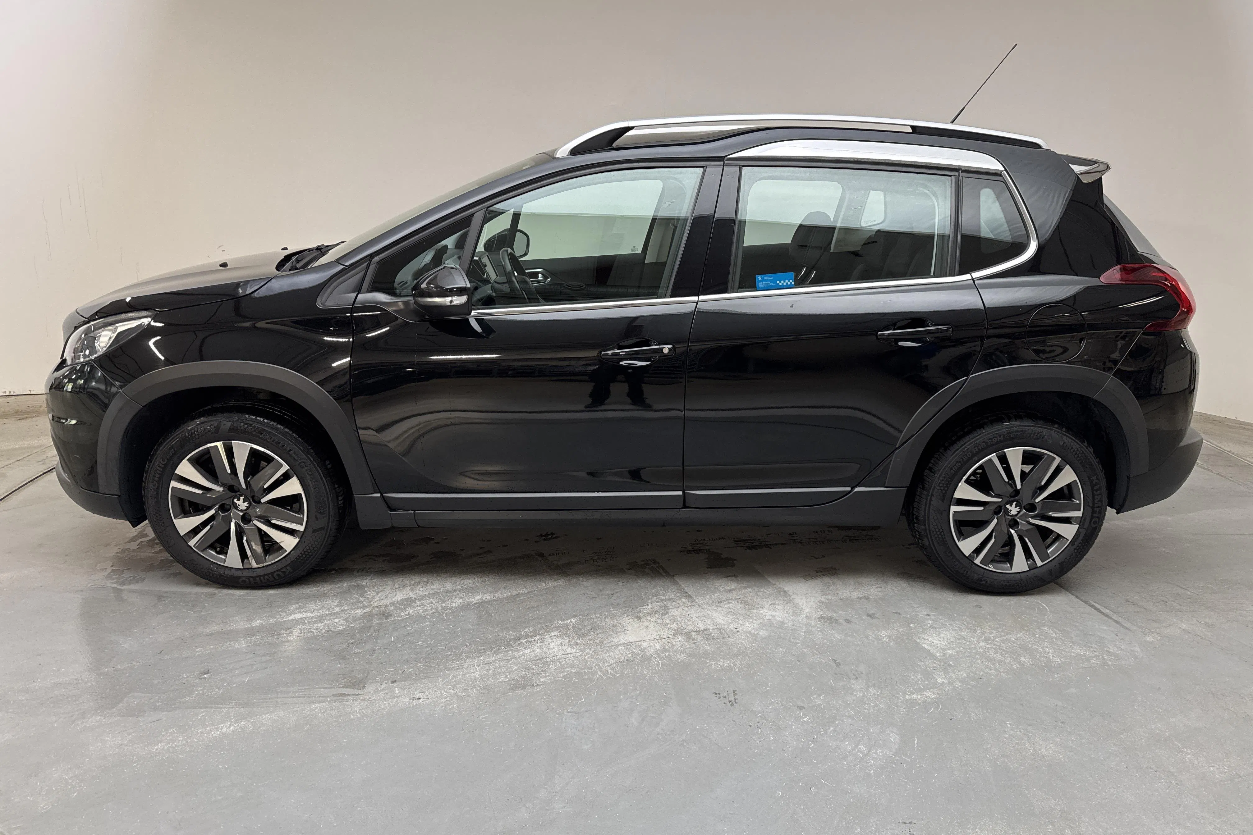 Presentationsfoto 2 av 10: Peugeot 2008 1.2 PureTech (110hk) - 7 388 mil - Automat - 2018
