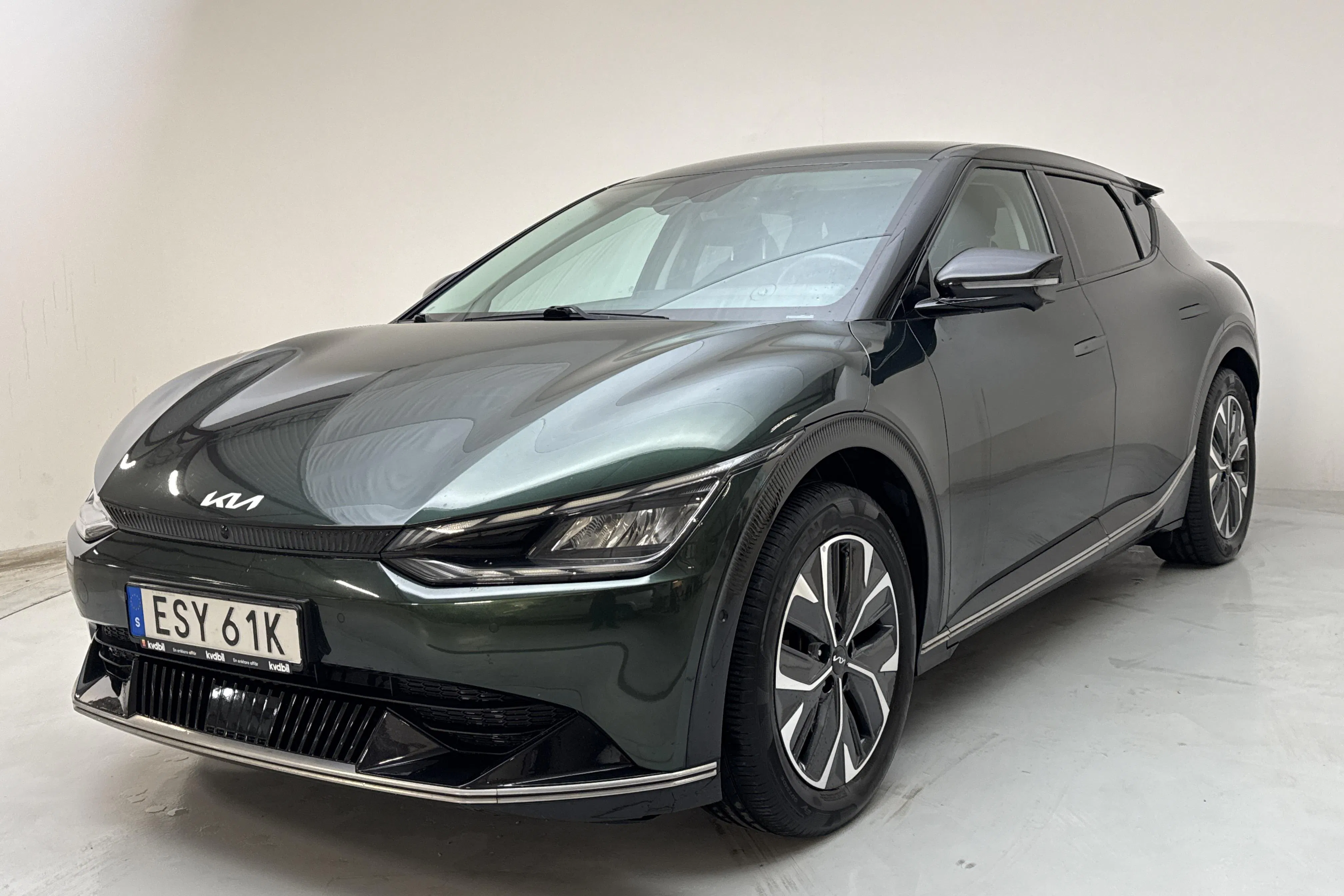 Presentationsfoto 1 av 16: KIA EV6 RWD (228hk) - 8 916 mil - Automat - grön - 2023