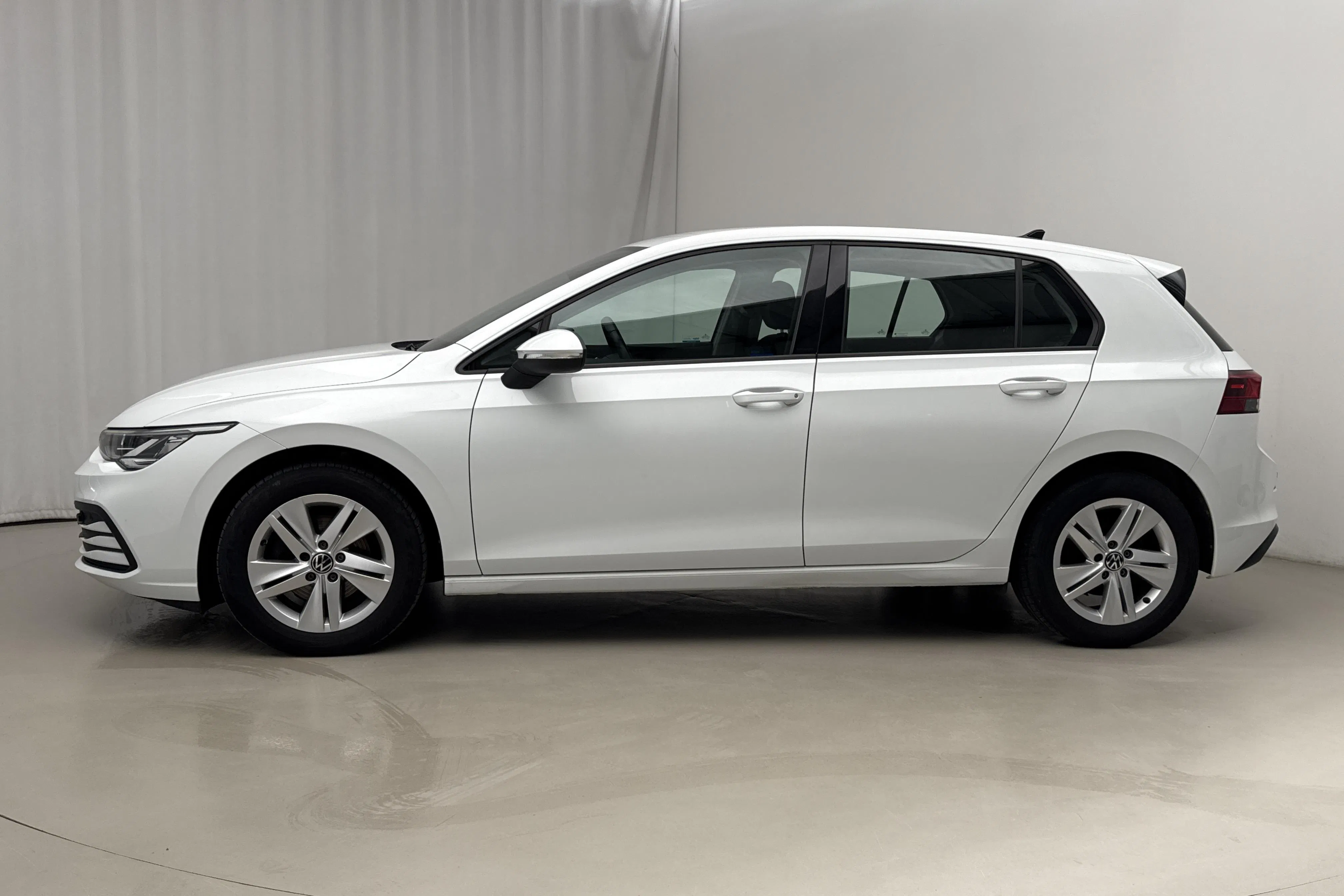 Presentation photo 2 of 17: VW Golf VIII TGI 5dr (130hk) - 36 440 km - Automatic - white - 2022