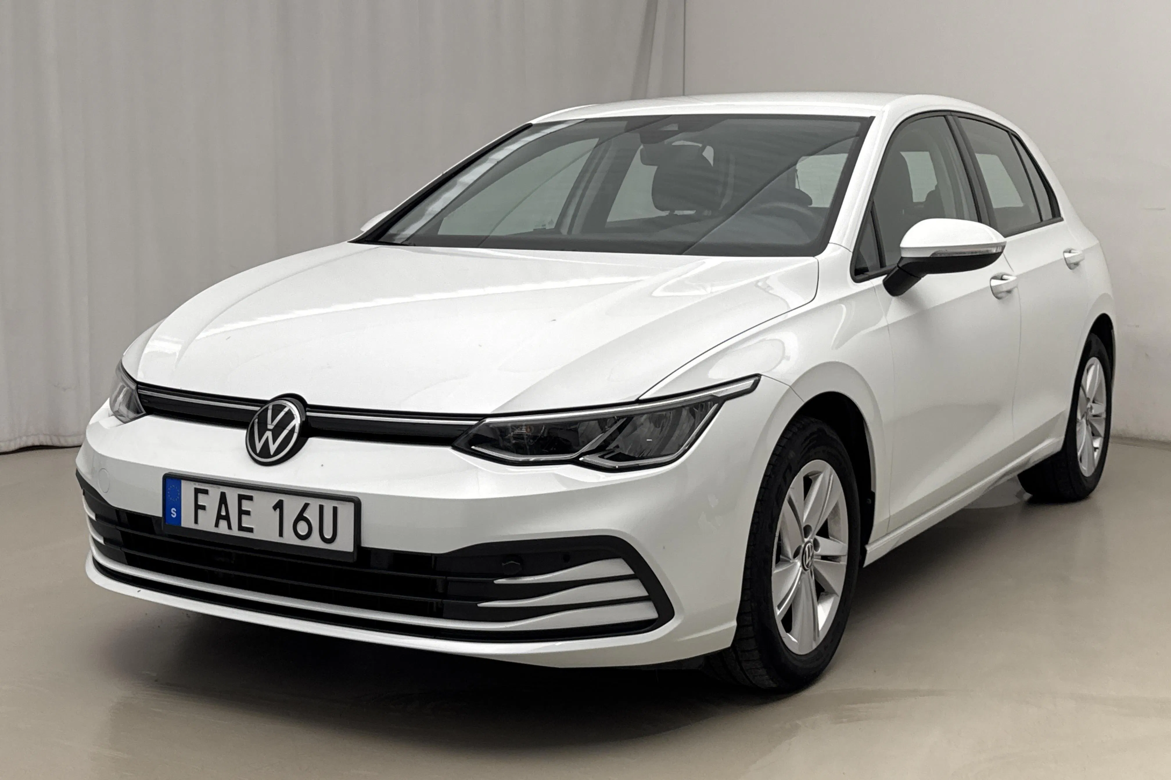 Presentation photo 1 of 17: VW Golf VIII TGI 5dr (130hk) - 36 440 km - Automatic - white - 2022
