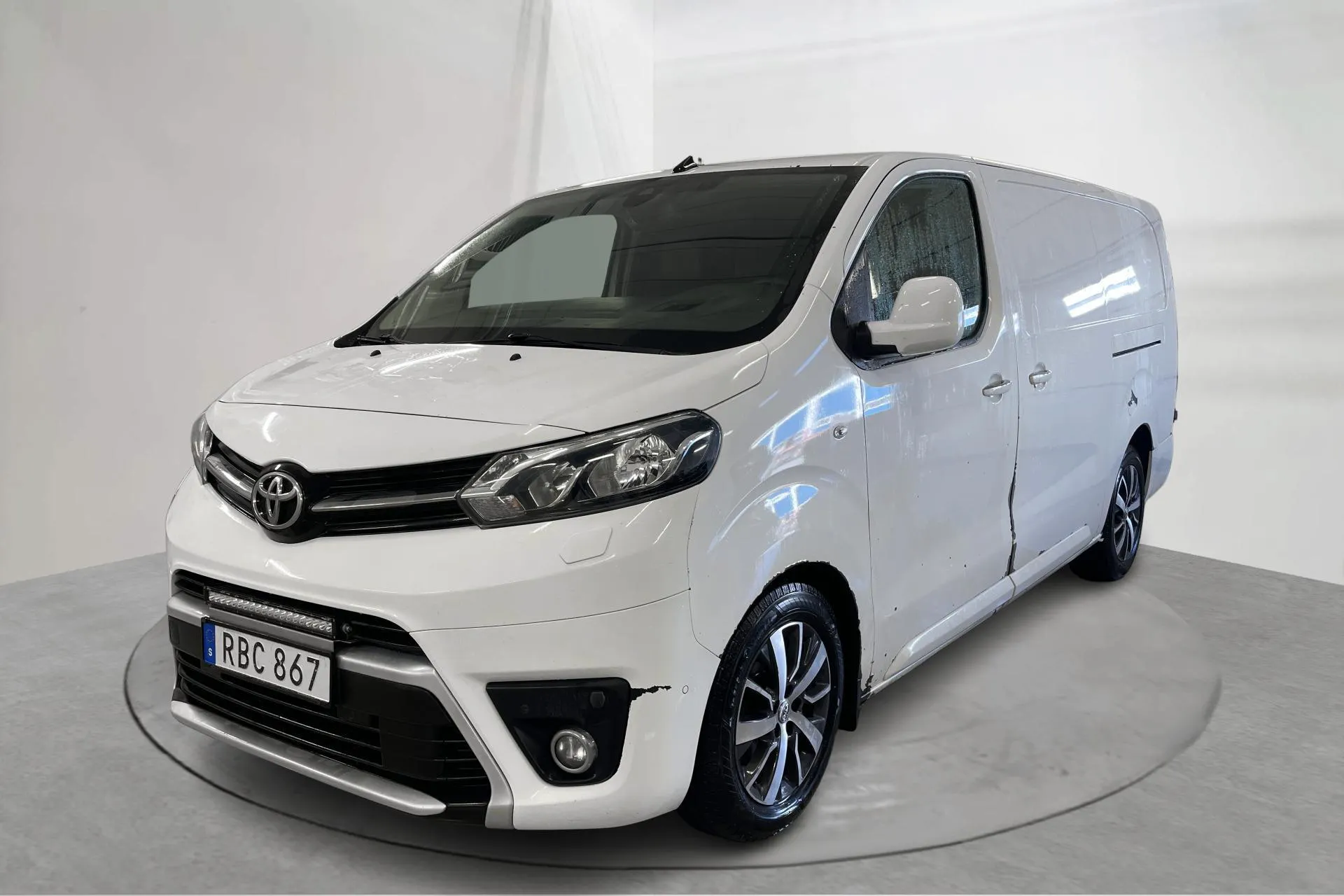 Presentation photo 1 of 22: Toyota PROACE 2.0D (177hk) - 204 120 km - Automatic - white - 2019