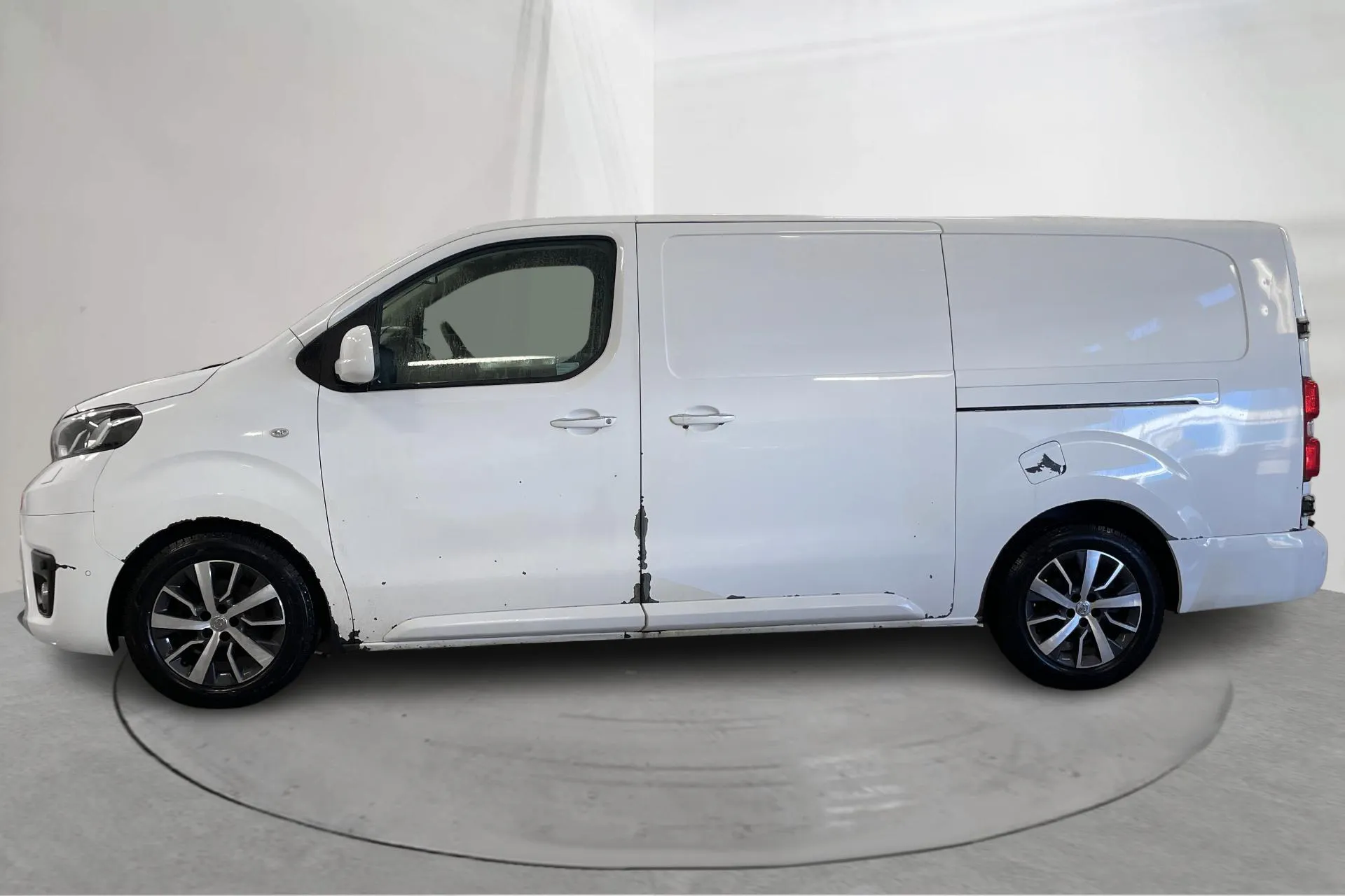 Presentation photo 2 of 22: Toyota PROACE 2.0D (177hk) - 204 120 km - Automatic - white - 2019