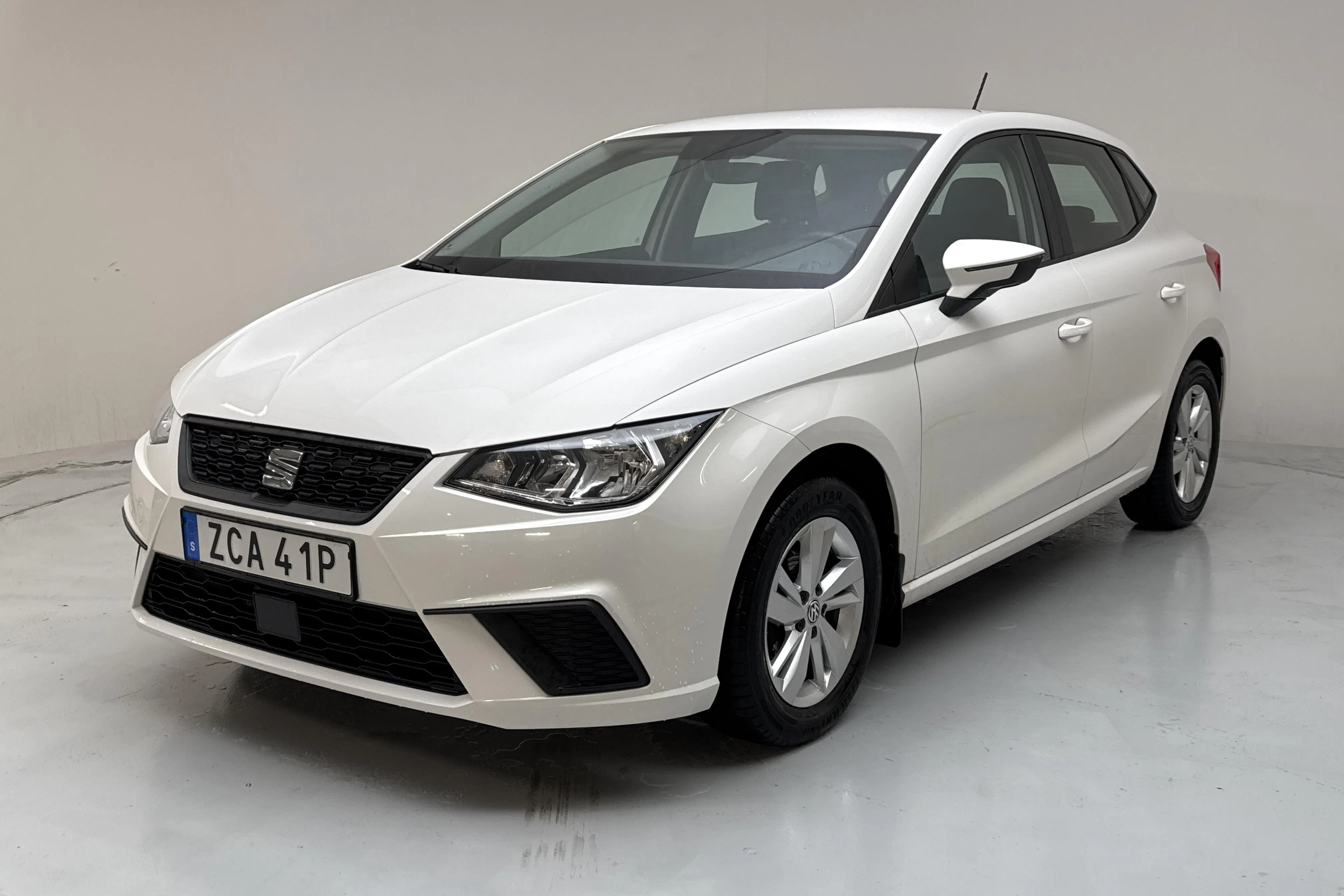 Presentationsfoto 1 av 13: Seat Ibiza 1.0 TGI 5dr (90hk) - 5 806 mil - Manuell - vit - 2021