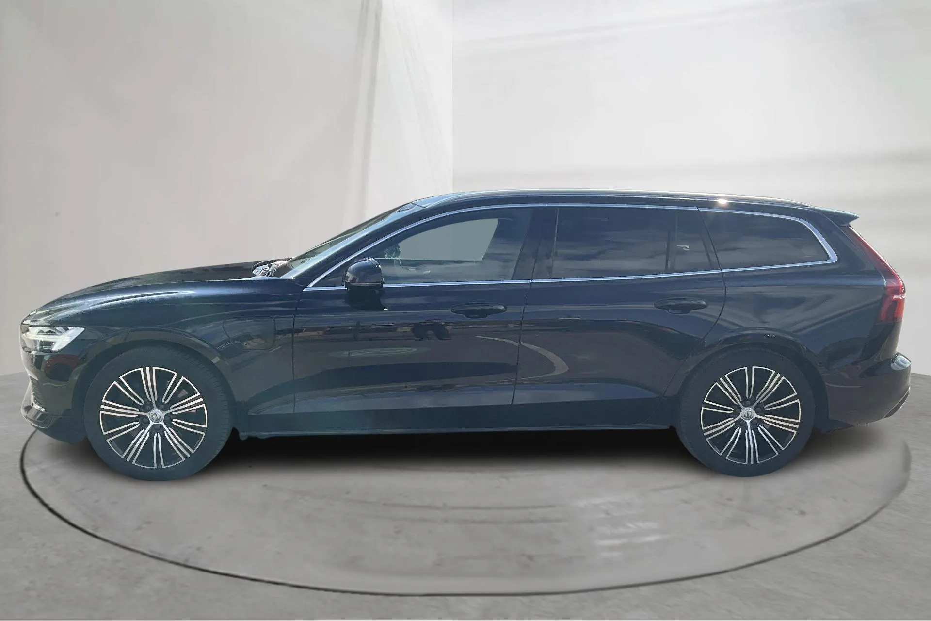 Presentation photo 2 of 20: Volvo V60 T6 AWD Twin Engine (340hk) - 127 220 km - Automatic - black - 2022