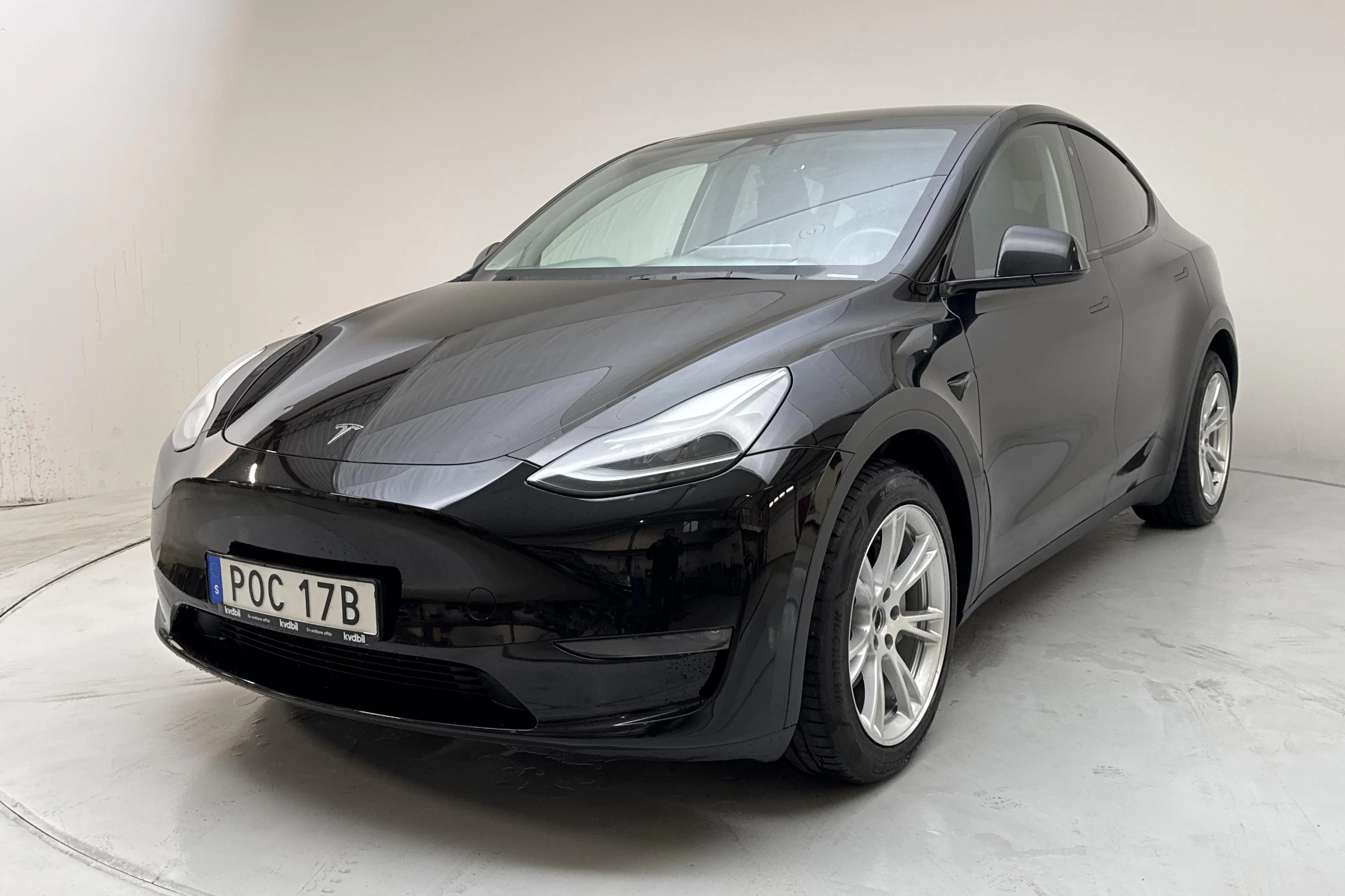 Presentationsfoto 1 av 20: Tesla Model Y Long Range Dual Motor AWD - 12 141 mil - Automat - svart - 2023