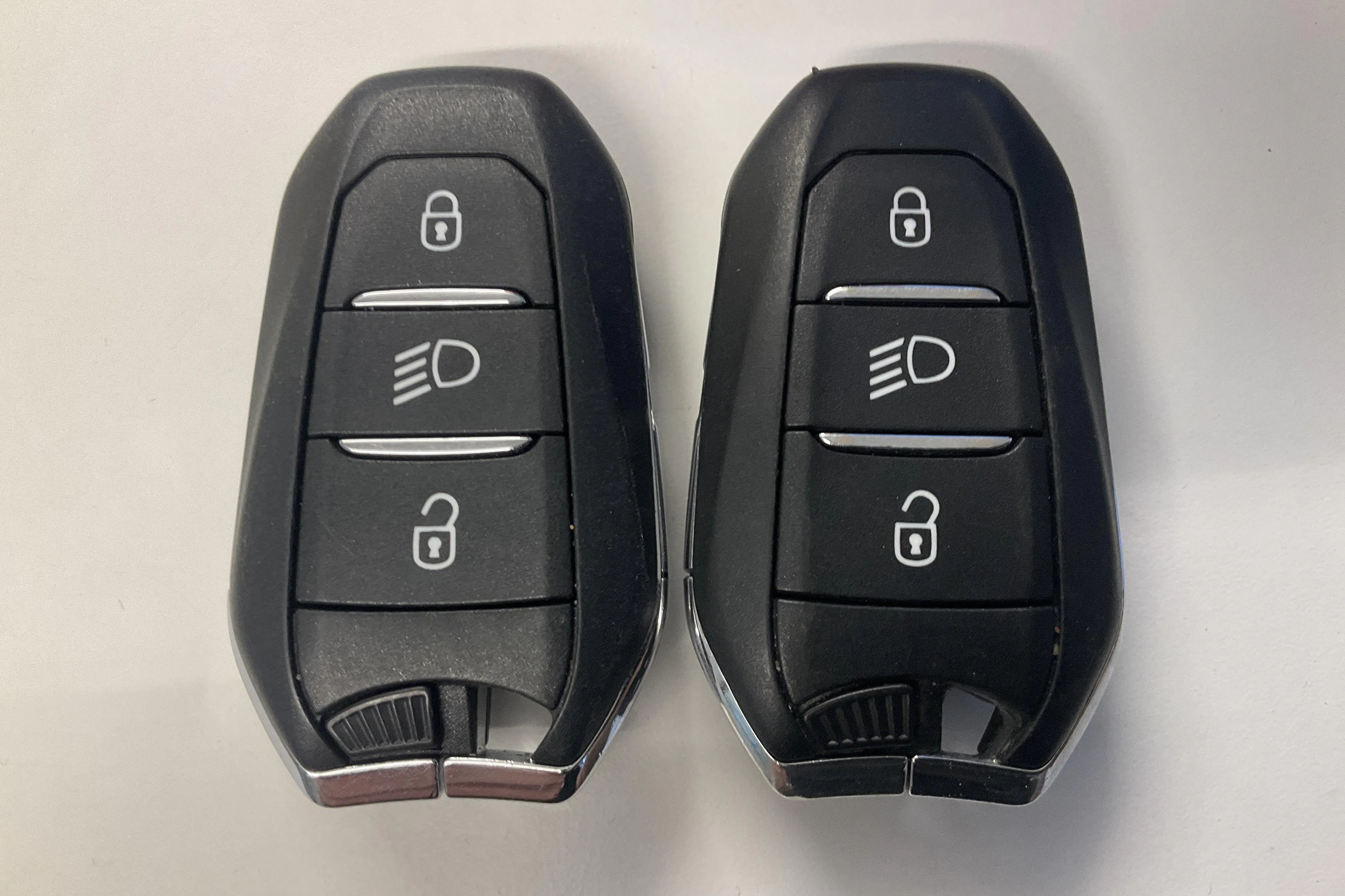 Presentationsfoto 21 av 21: Peugeot 5008 1.2 PureTech (130hk) - 2 106 mil - Automat - grå - 2024