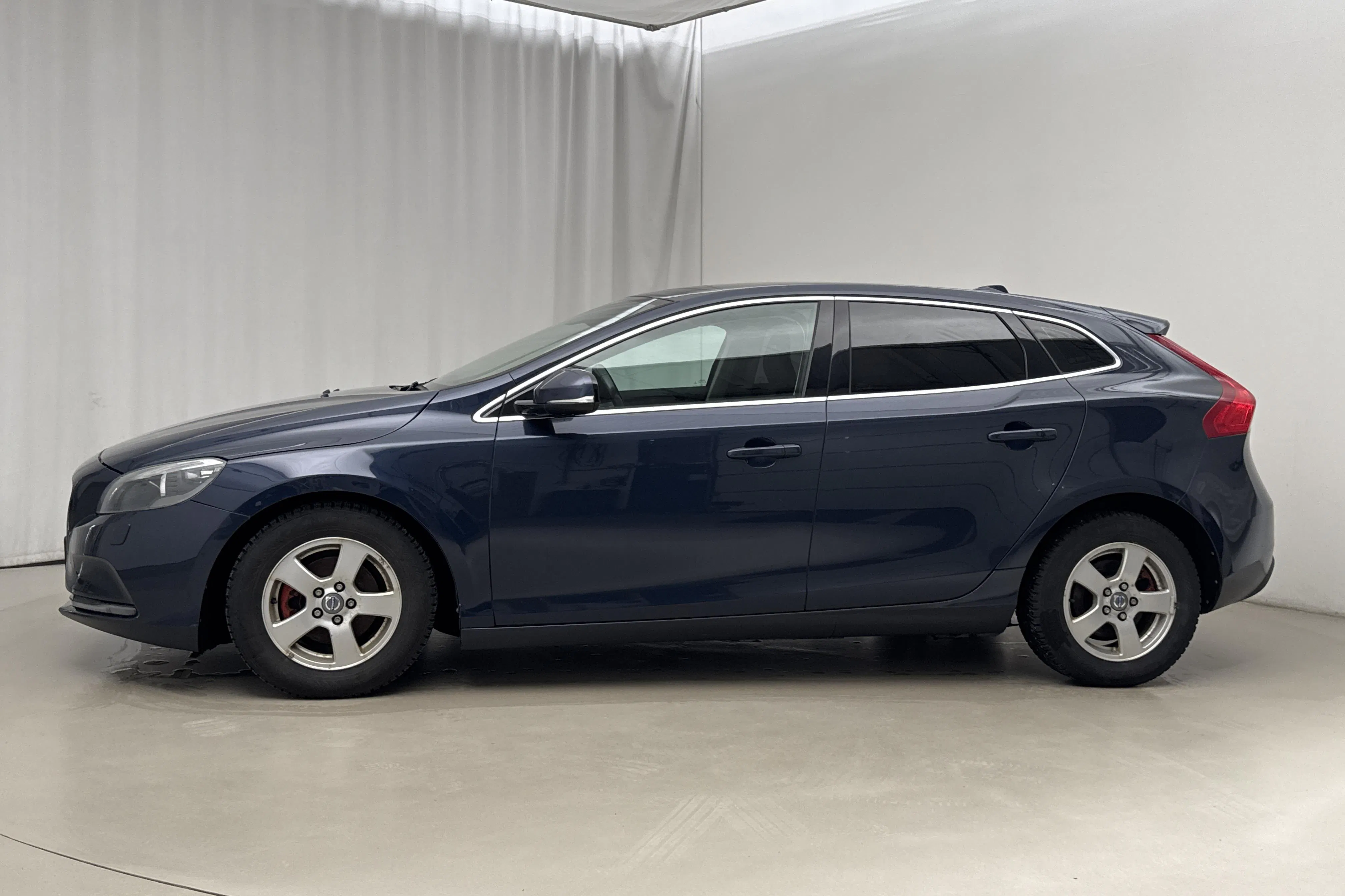Presentation photo 2 of 15: Volvo V40 D2 (115hk) - 264 230 km - Manual - blue - 2013