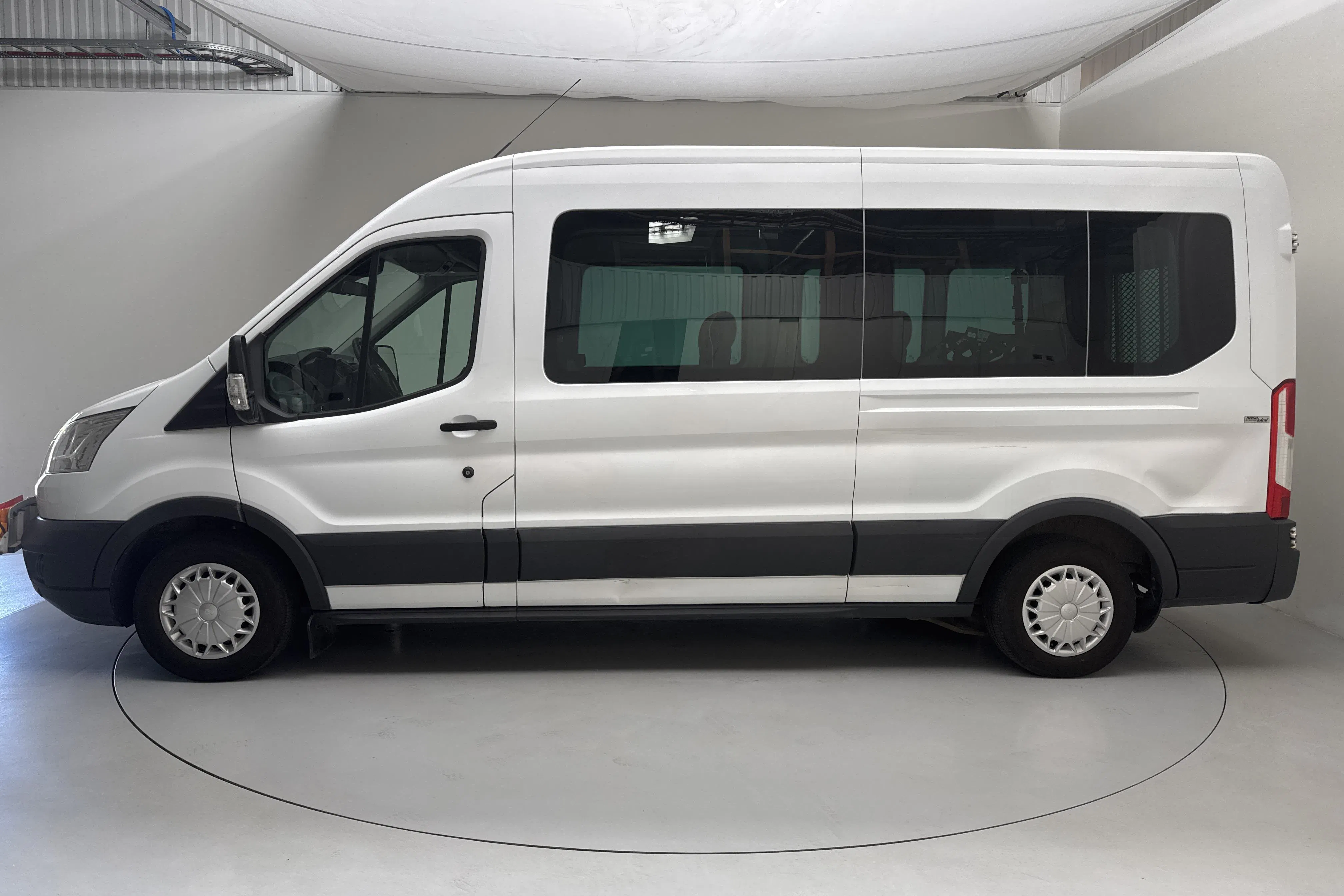 Presentation photo 2 of 12: Ford Transit 350 2.2 TDCi Kombi (125hk) - 247 930 km - Manual - white - 2015