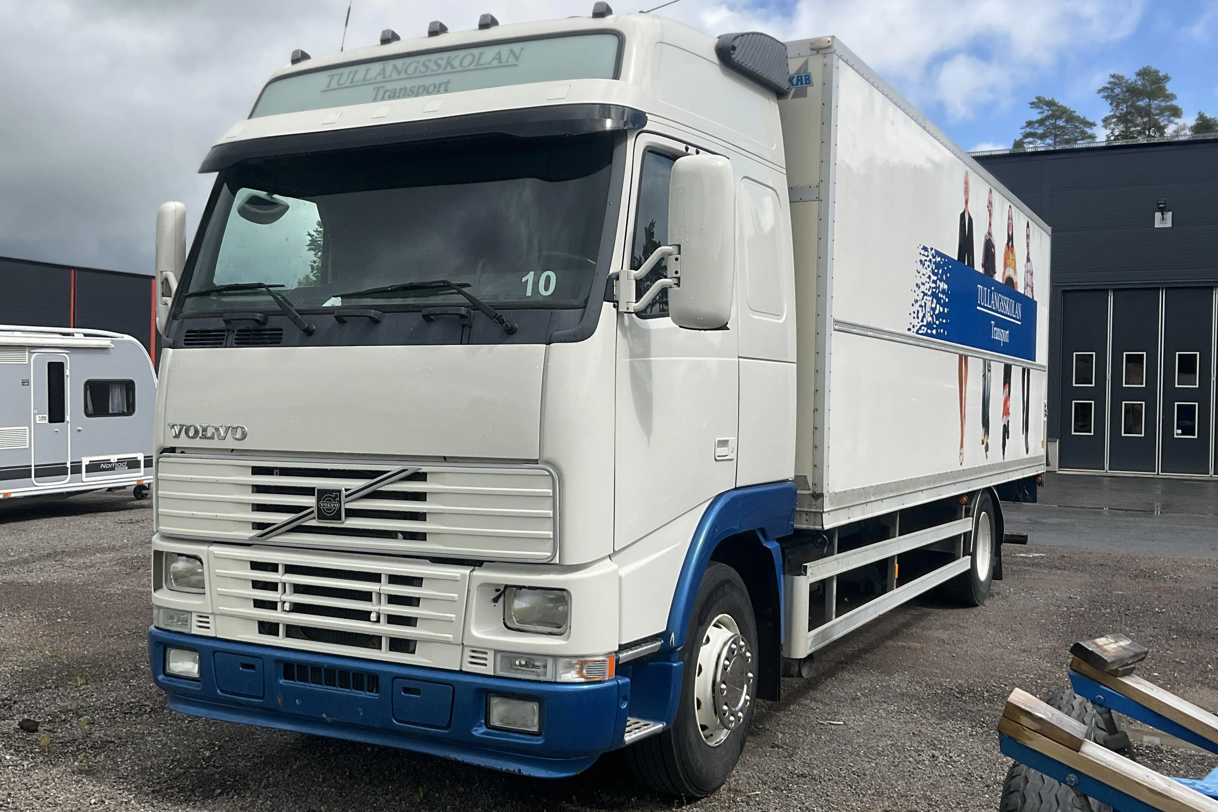 Presentationsfoto 1 av 28: VOLVO FH12 4X2 - 0 km - Manuell - 1997